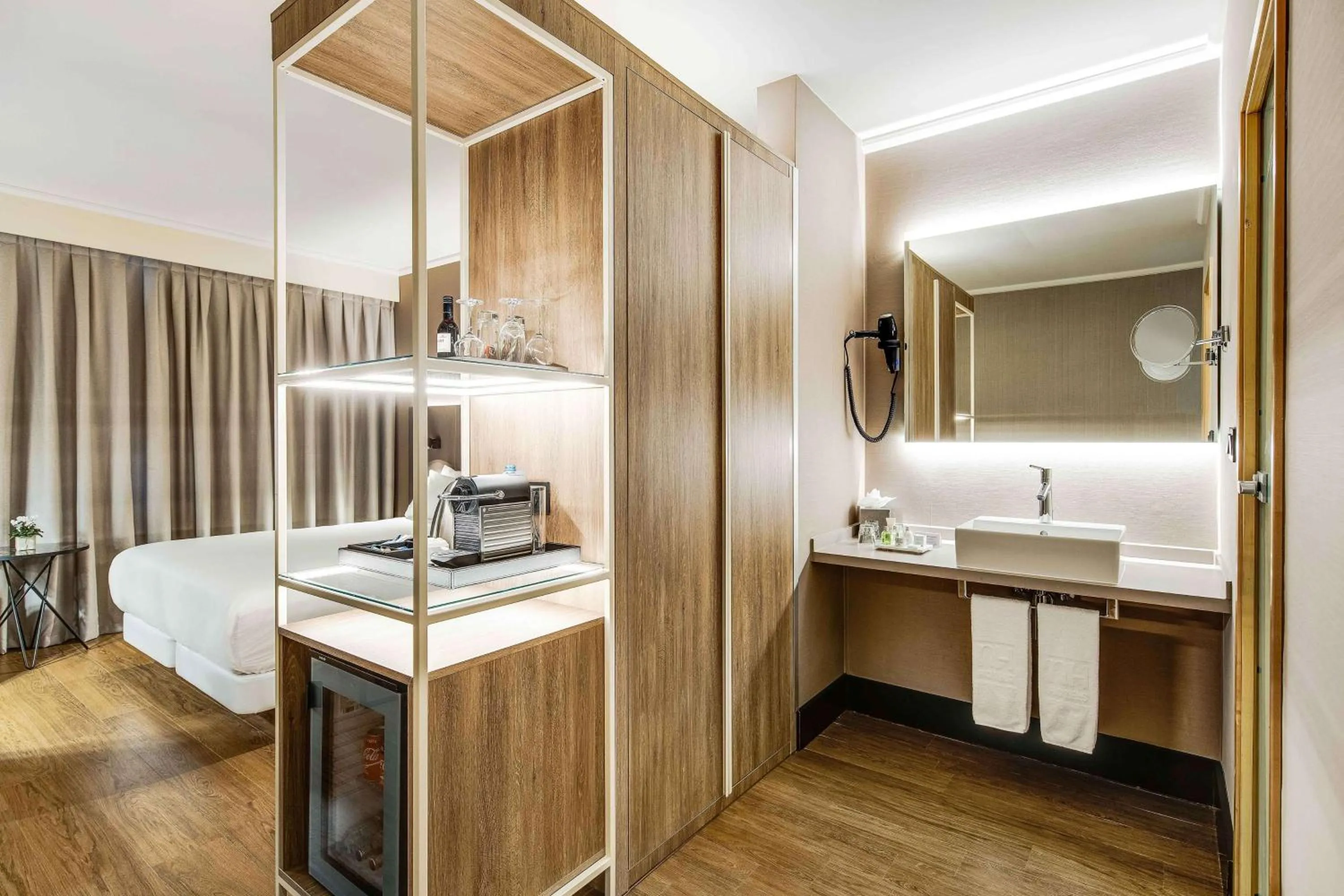 Bedroom, Bed in NH Brussels Airport