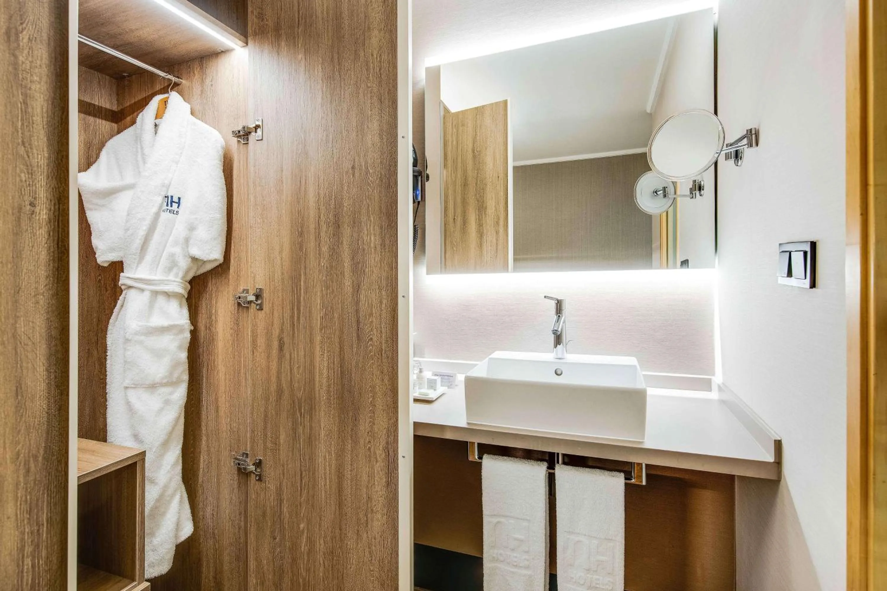 Bathroom in NH Brussels Airport