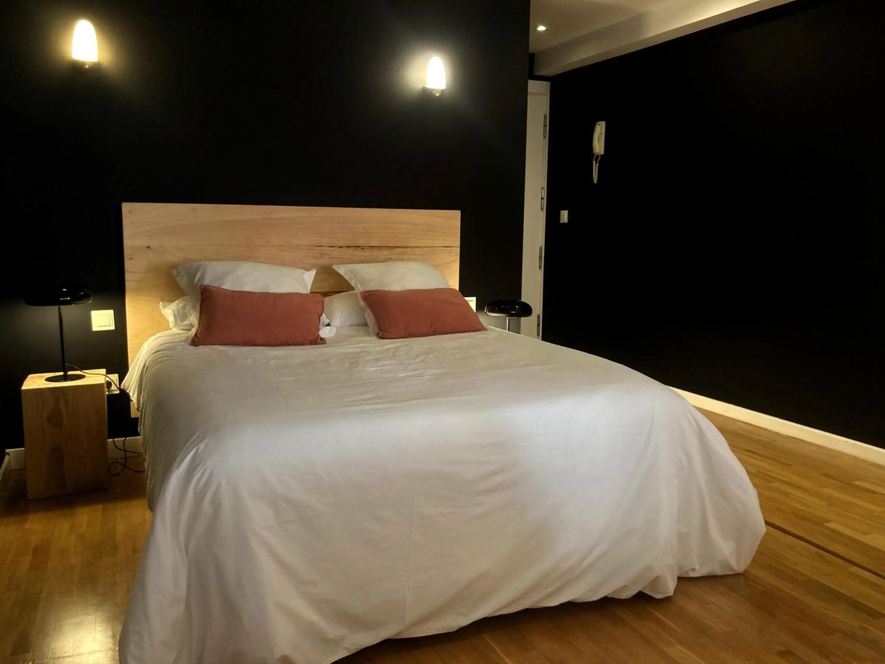 Bedroom, Bed in Apartamentos Ondoloin