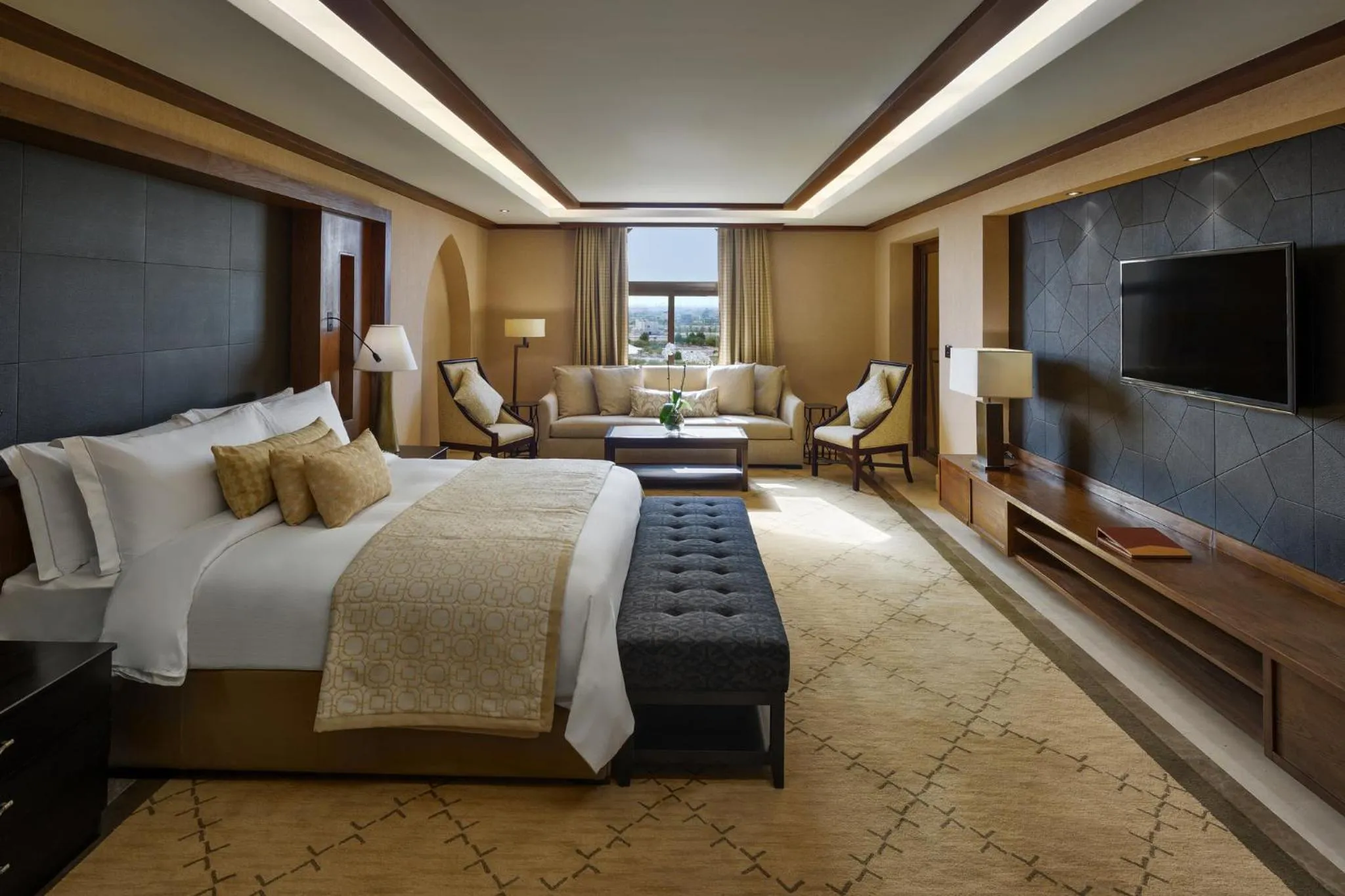 Photo of the whole room, Bed in InterContinental Durrat Al Riyadh Resort & Spa by IHG