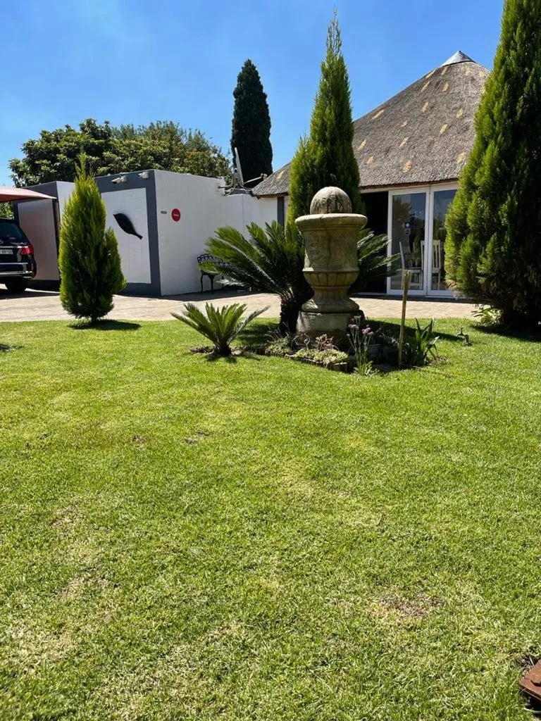 Garden in TshiBerry Bed & Breakfast