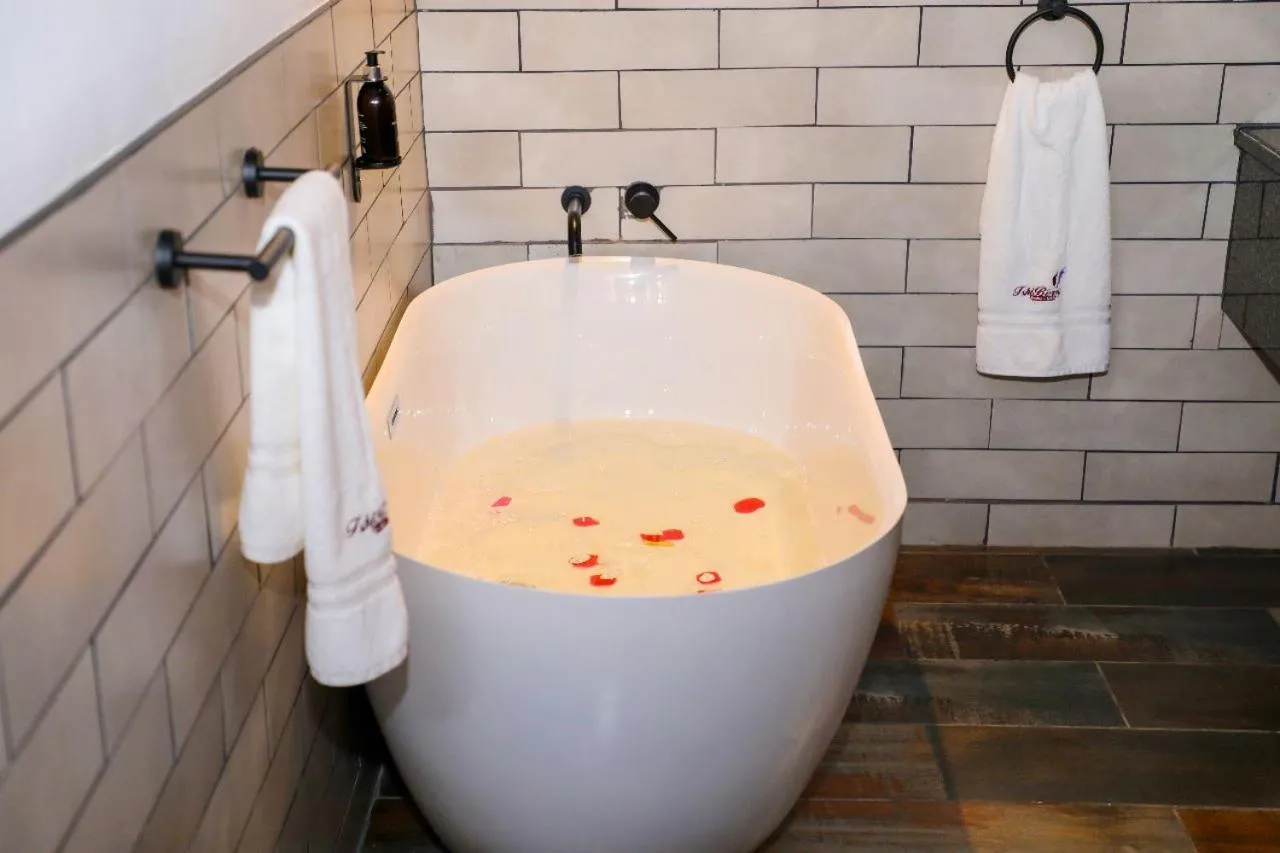 Bathroom in TshiBerry Bed & Breakfast