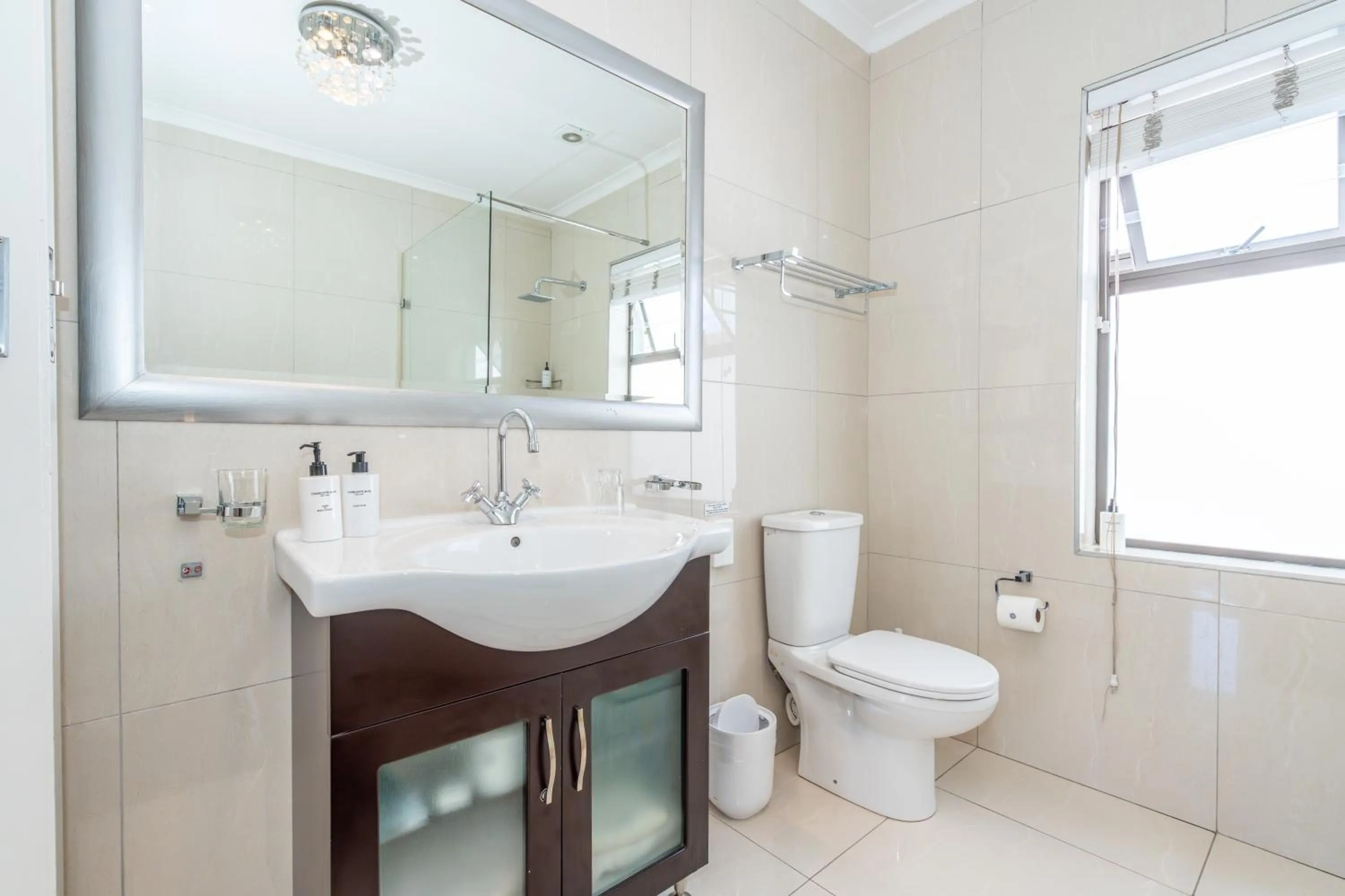 Shower in 2 On Lismore Guesthouse