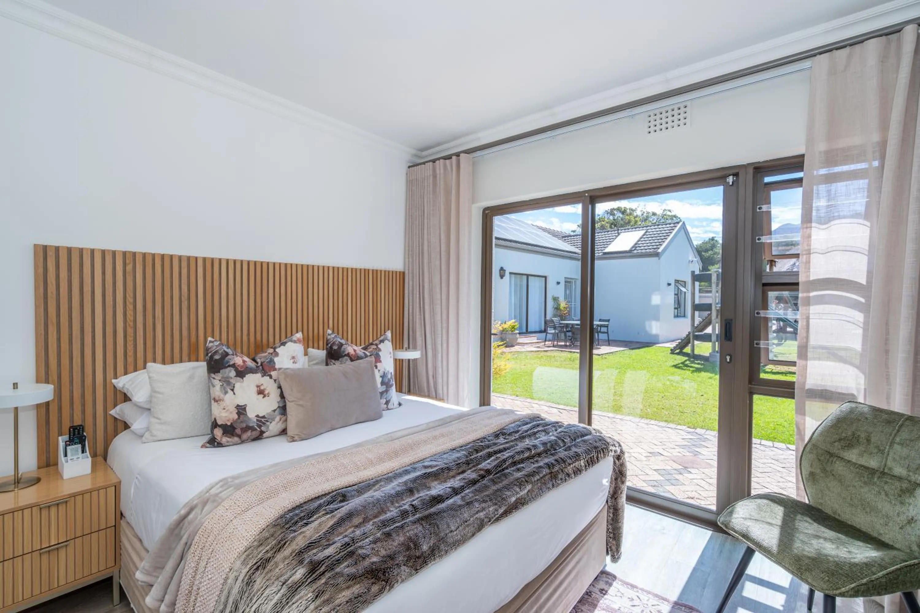 Photo of the whole room, Bed in 2 On Lismore Guesthouse