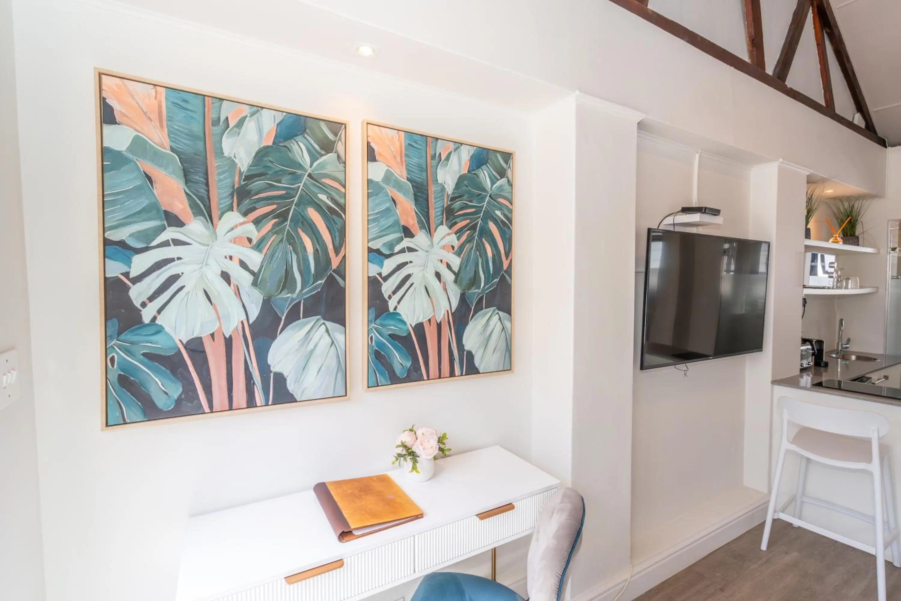 Coffee/tea facilities in 2 On Lismore Guesthouse