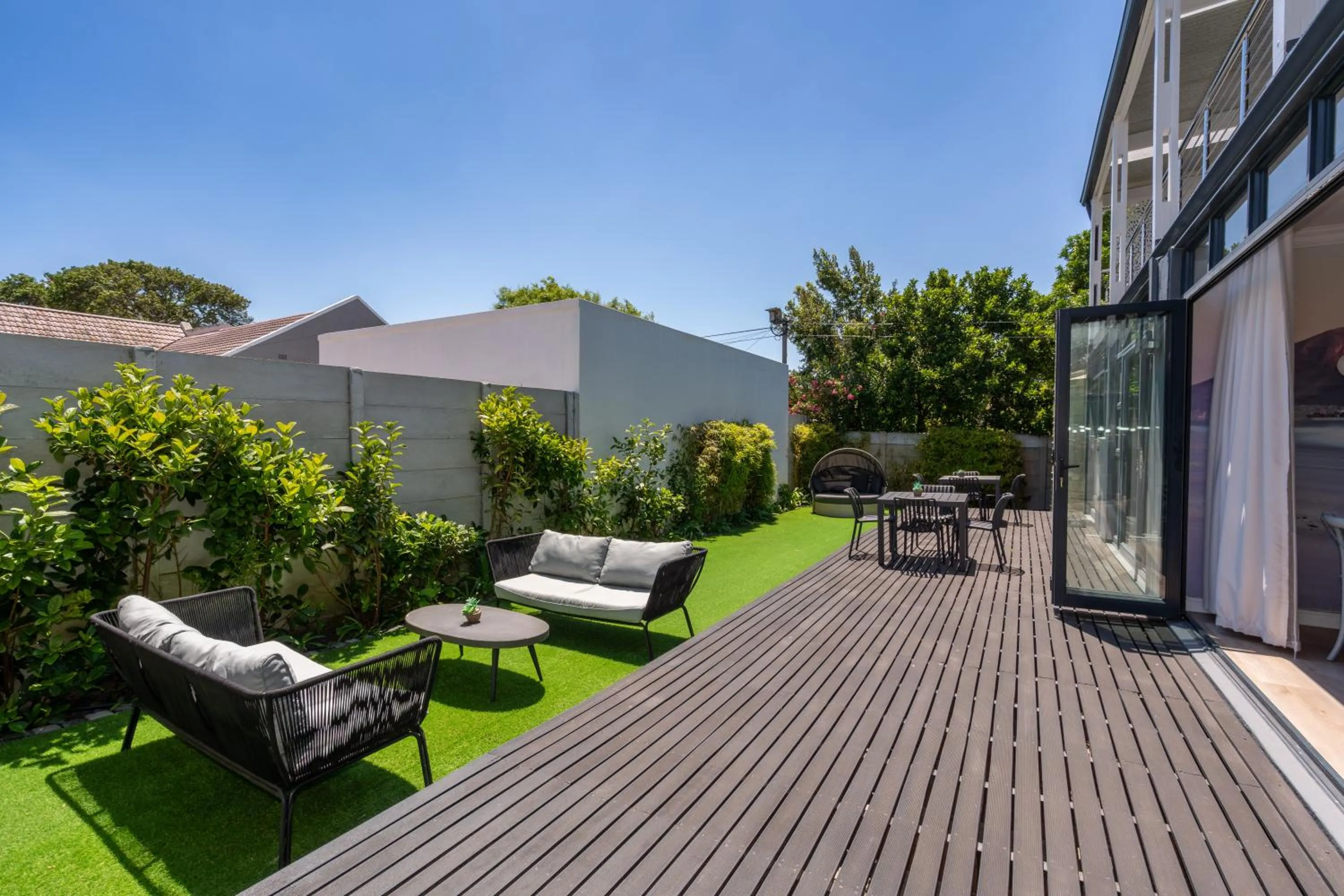 Garden in 2 On Lismore Guesthouse