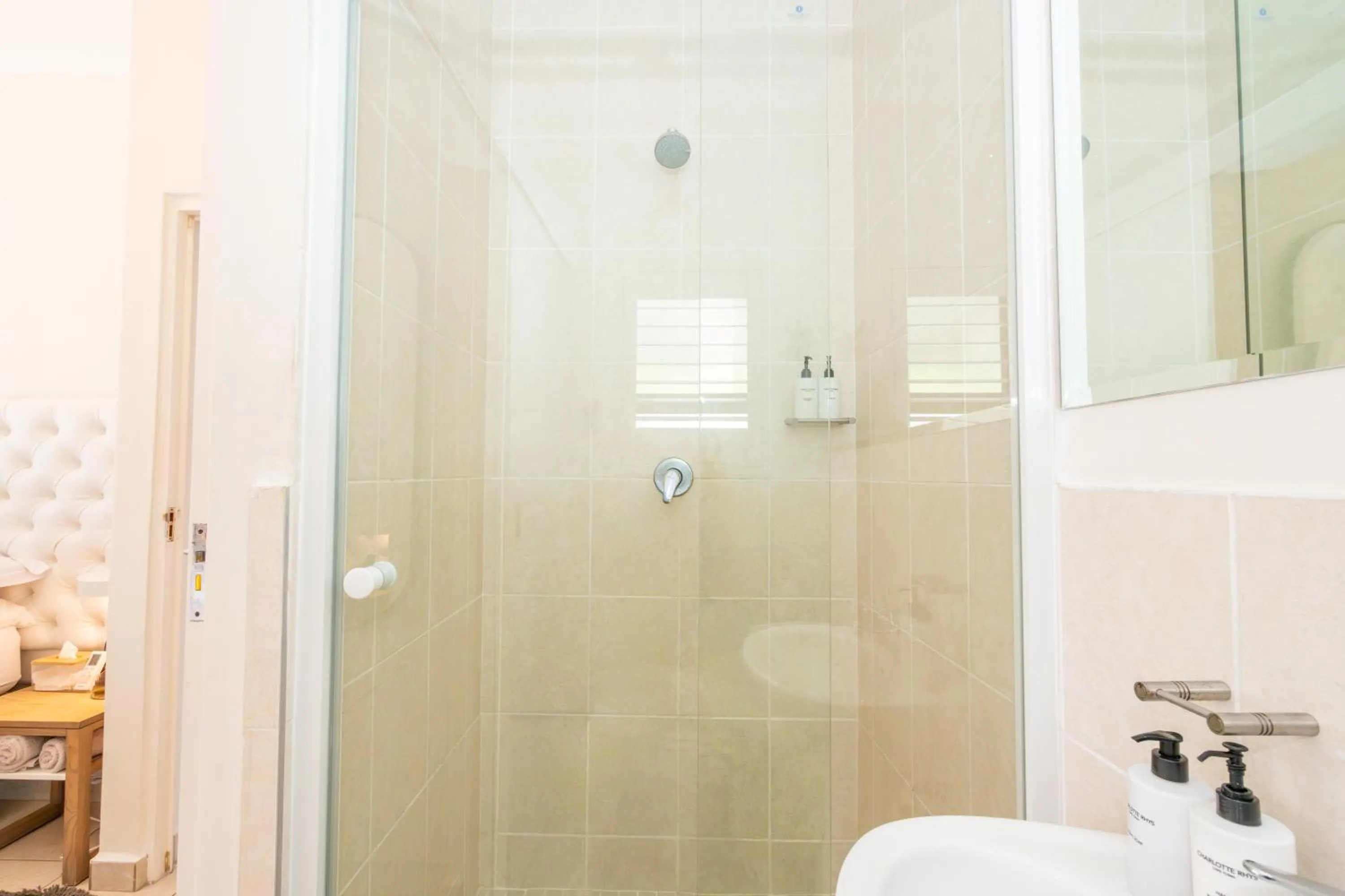 Shower in 2 On Lismore Guesthouse