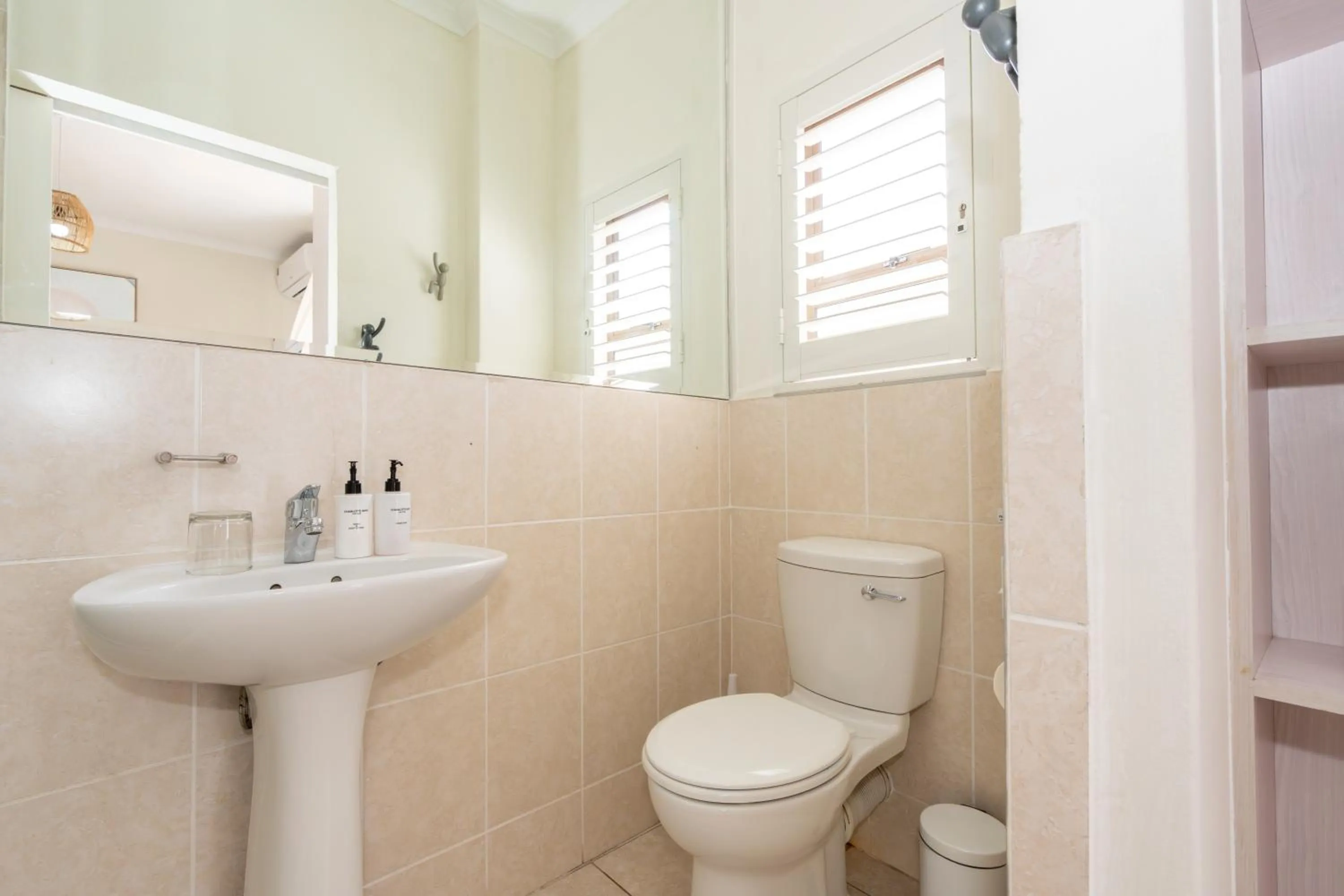 Shower in 2 On Lismore Guesthouse