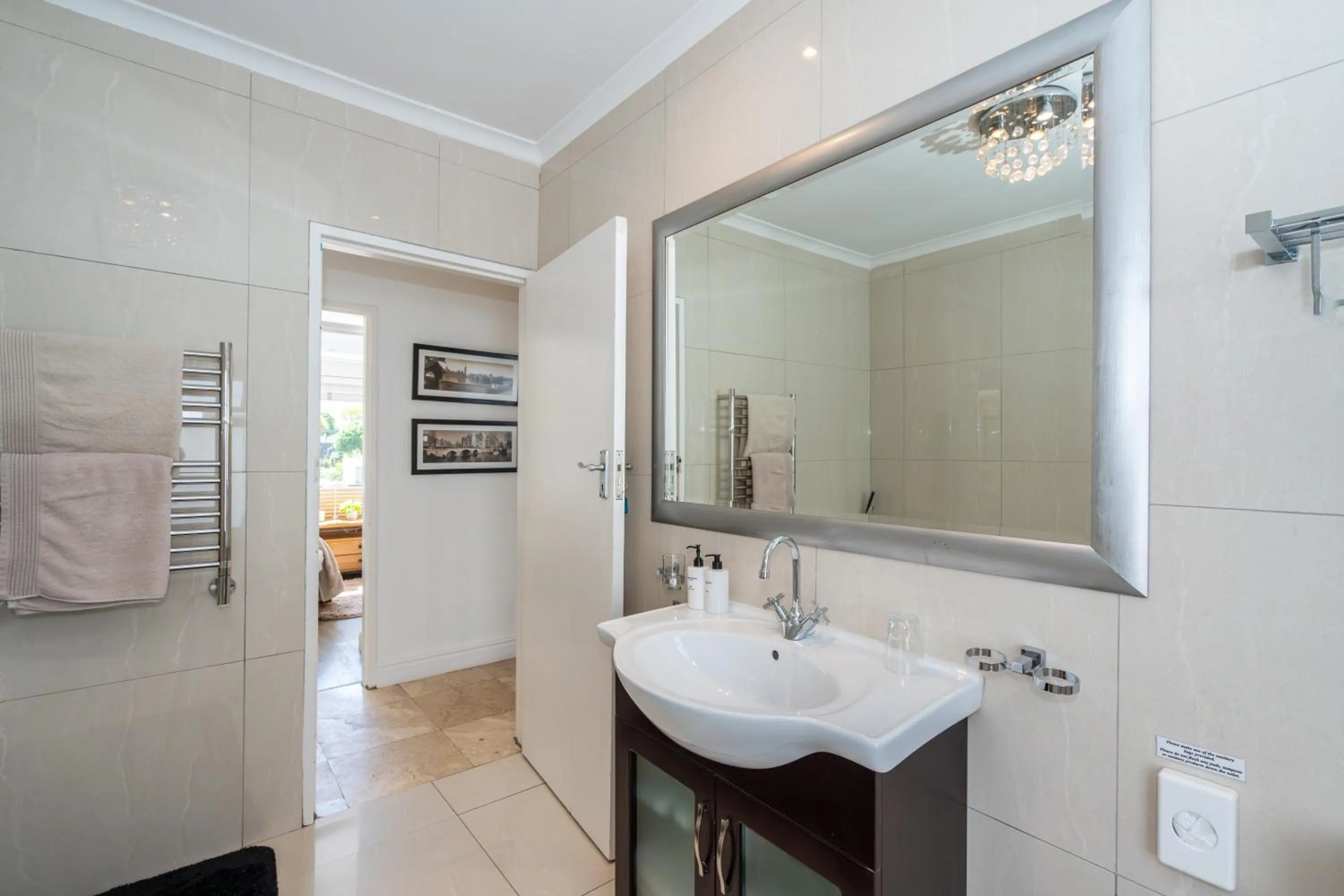 Shower in 2 On Lismore Guesthouse