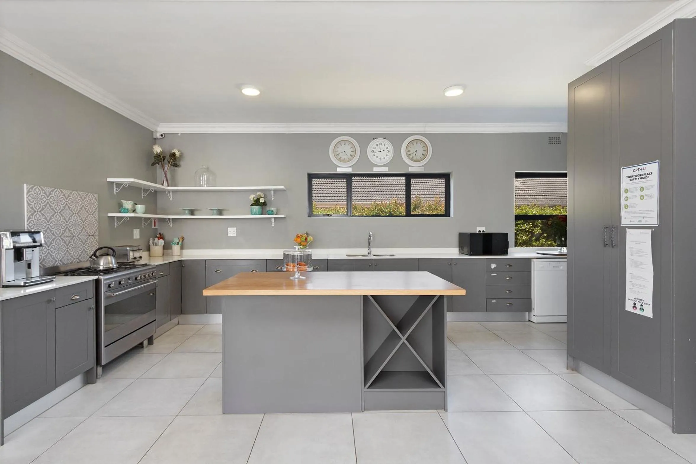 Coffee/tea facilities in 2 On Lismore Guesthouse