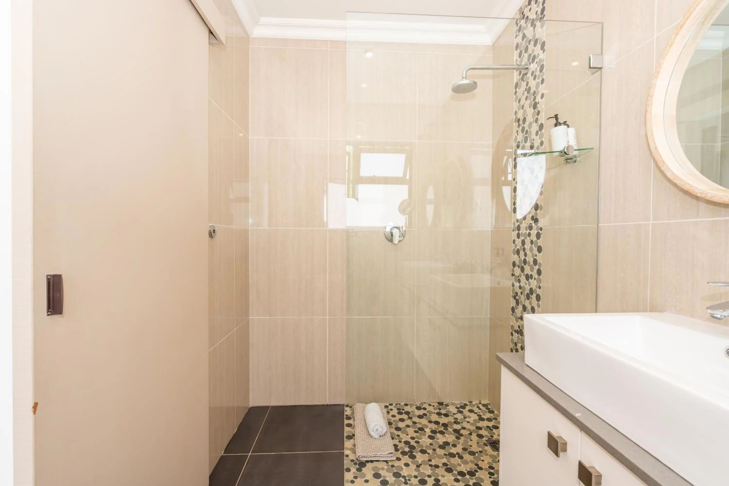 Shower in 2 On Lismore Guesthouse