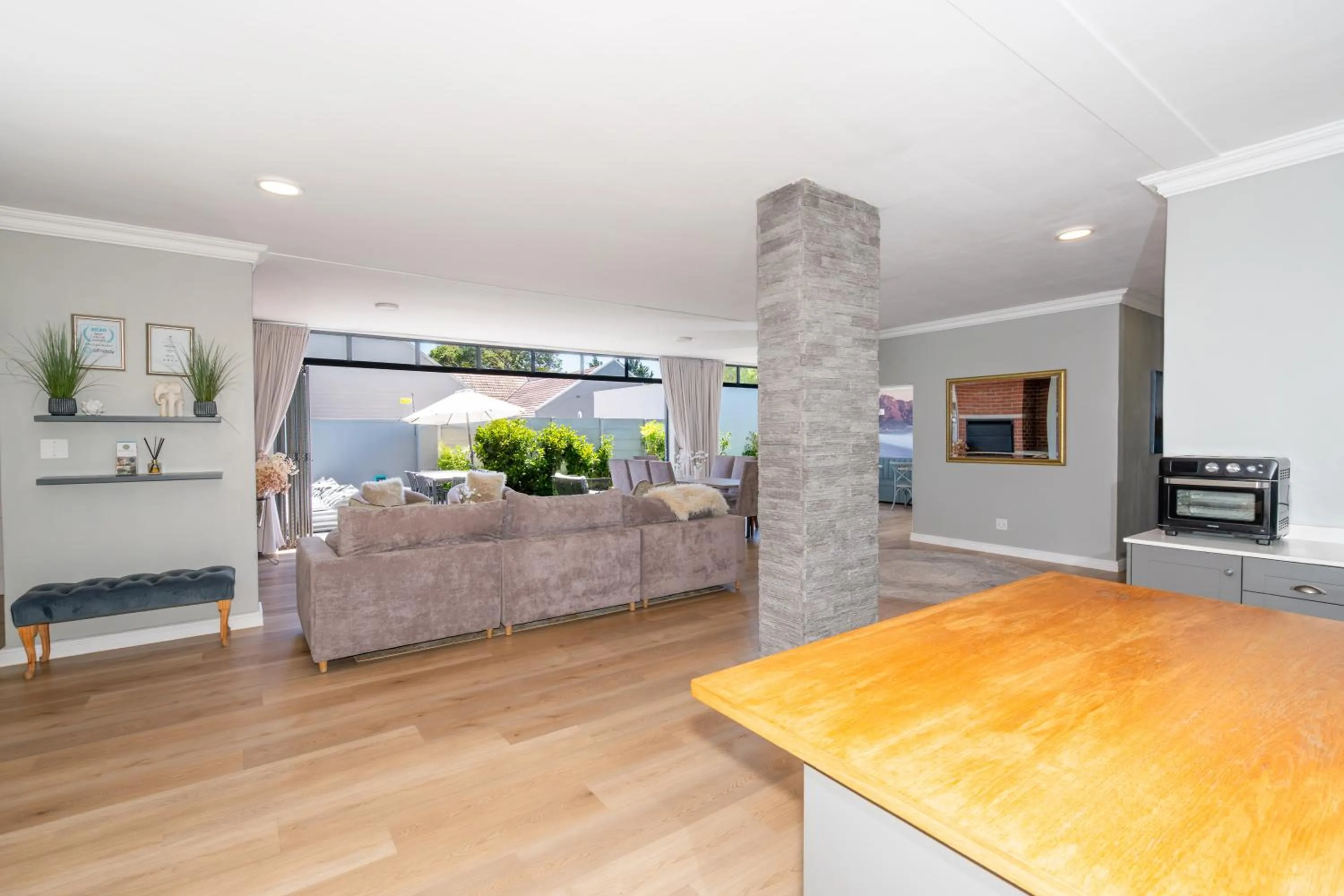 kitchen in 2 On Lismore Guesthouse