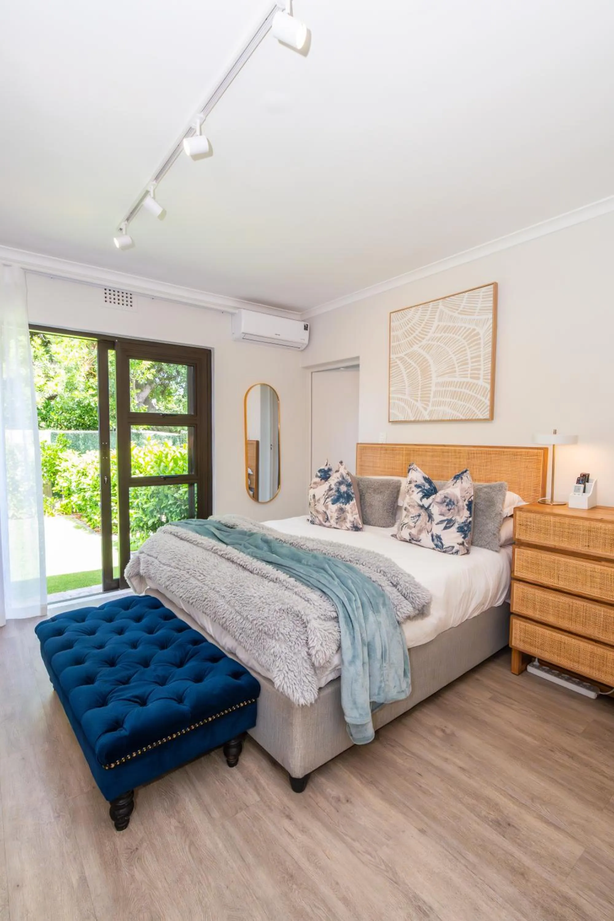 Photo of the whole room, Bed in 2 On Lismore Guesthouse