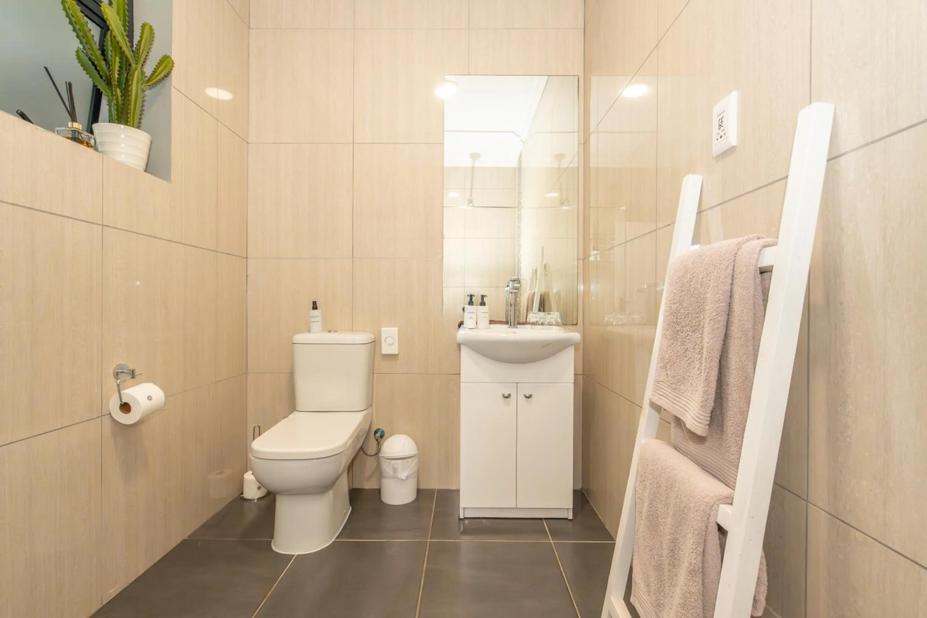 Shower in 2 On Lismore Guesthouse