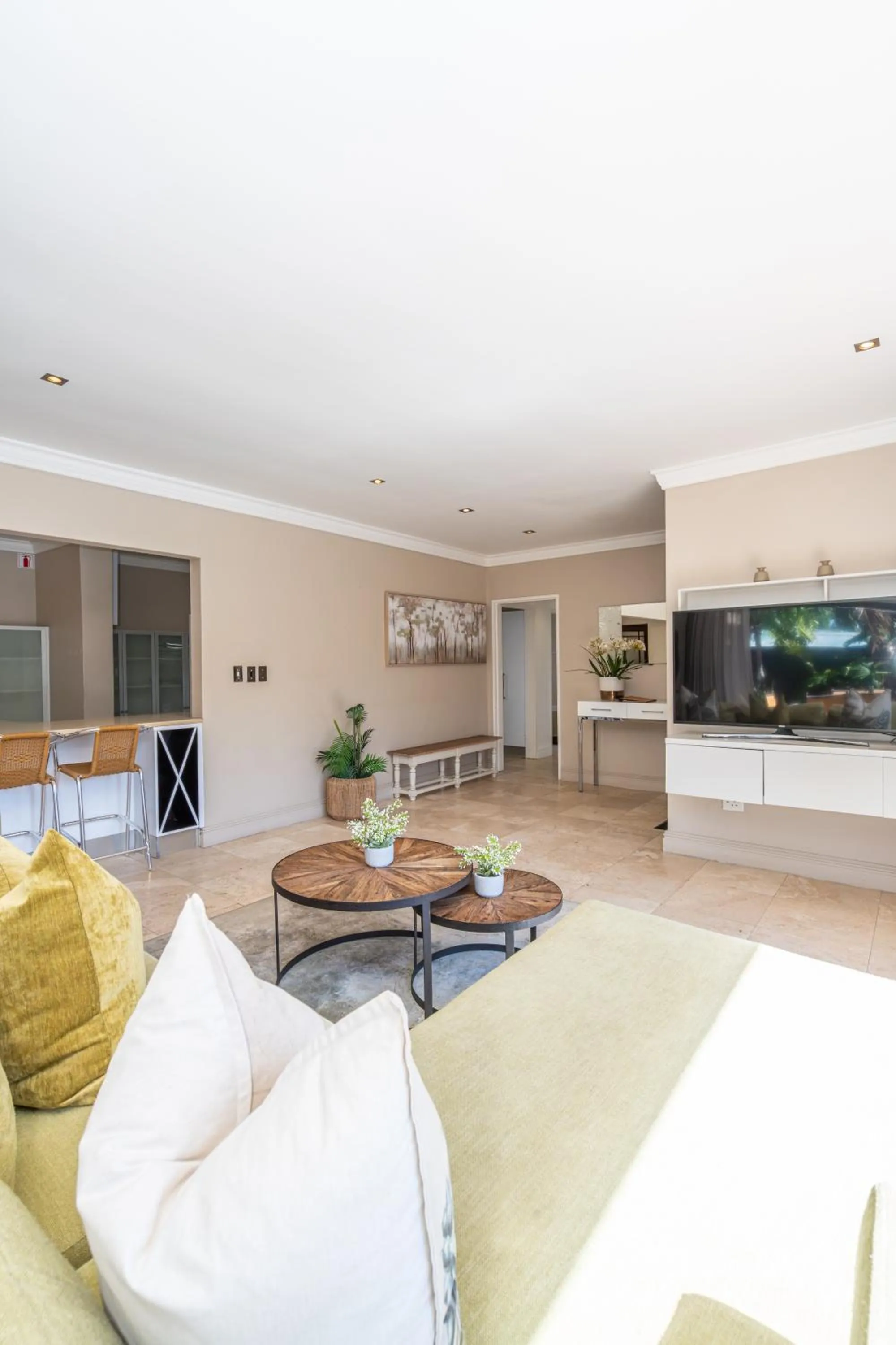 TV and multimedia in 2 On Lismore Guesthouse