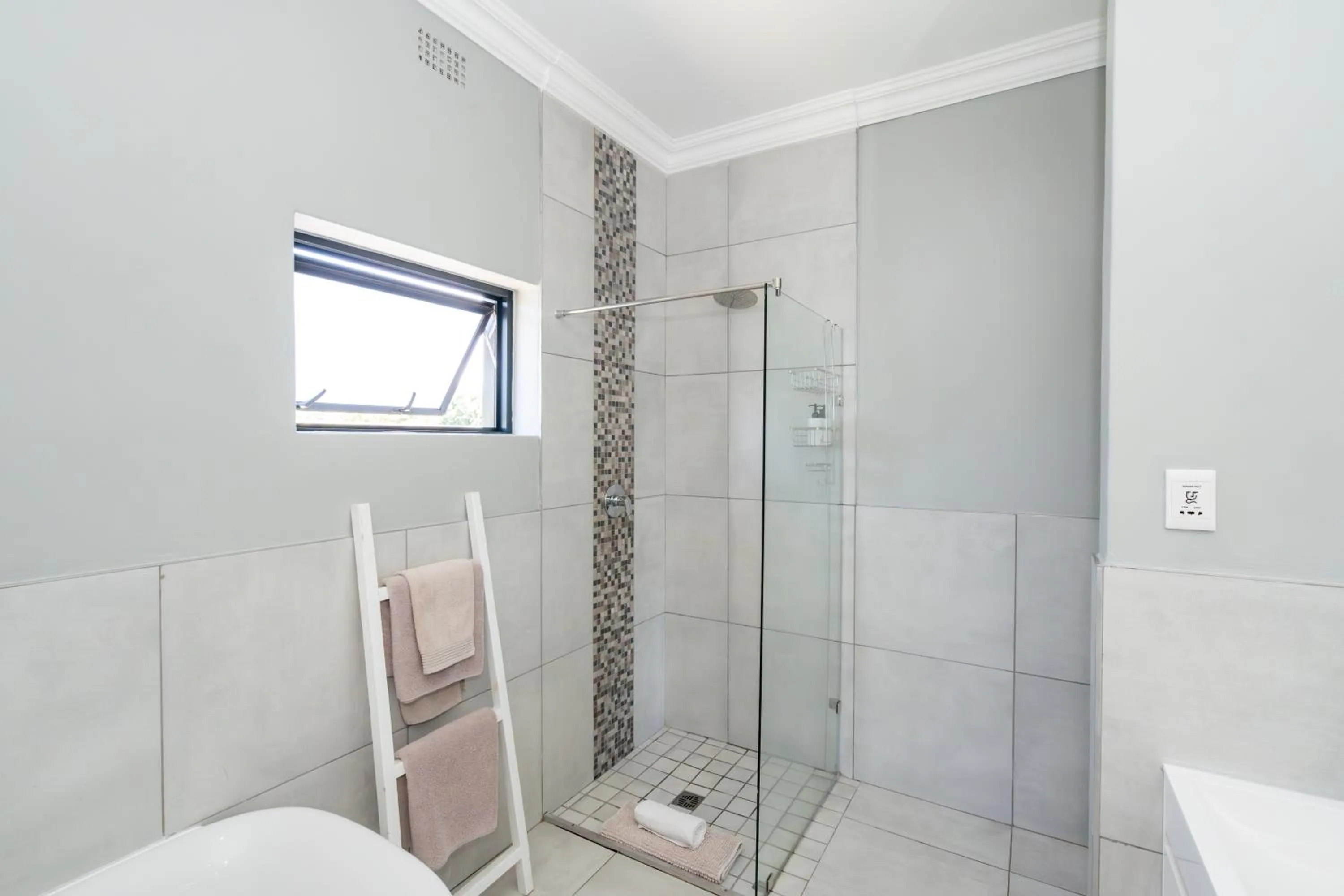 Shower in 2 On Lismore Guesthouse