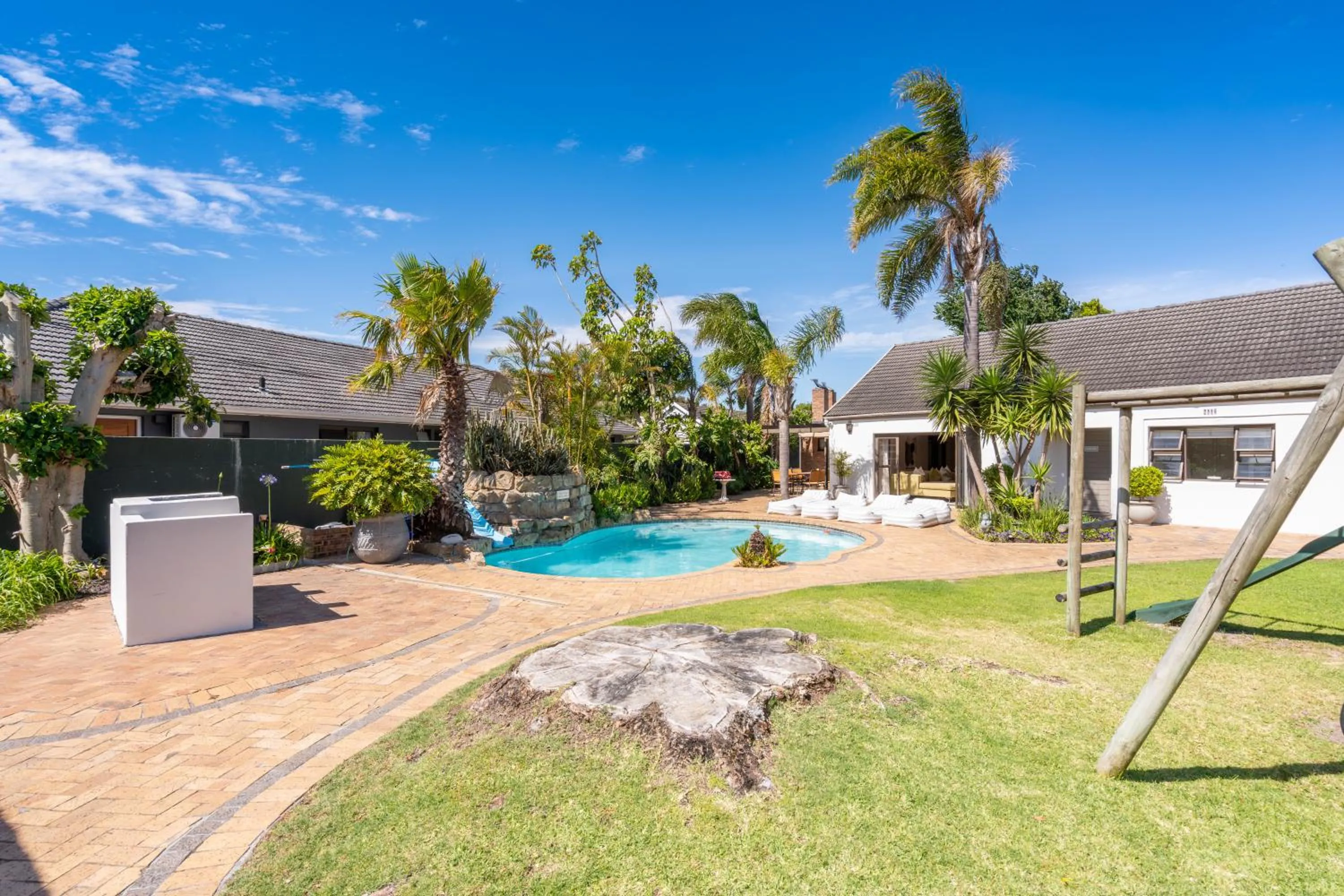 Property building in 2 On Lismore Guesthouse