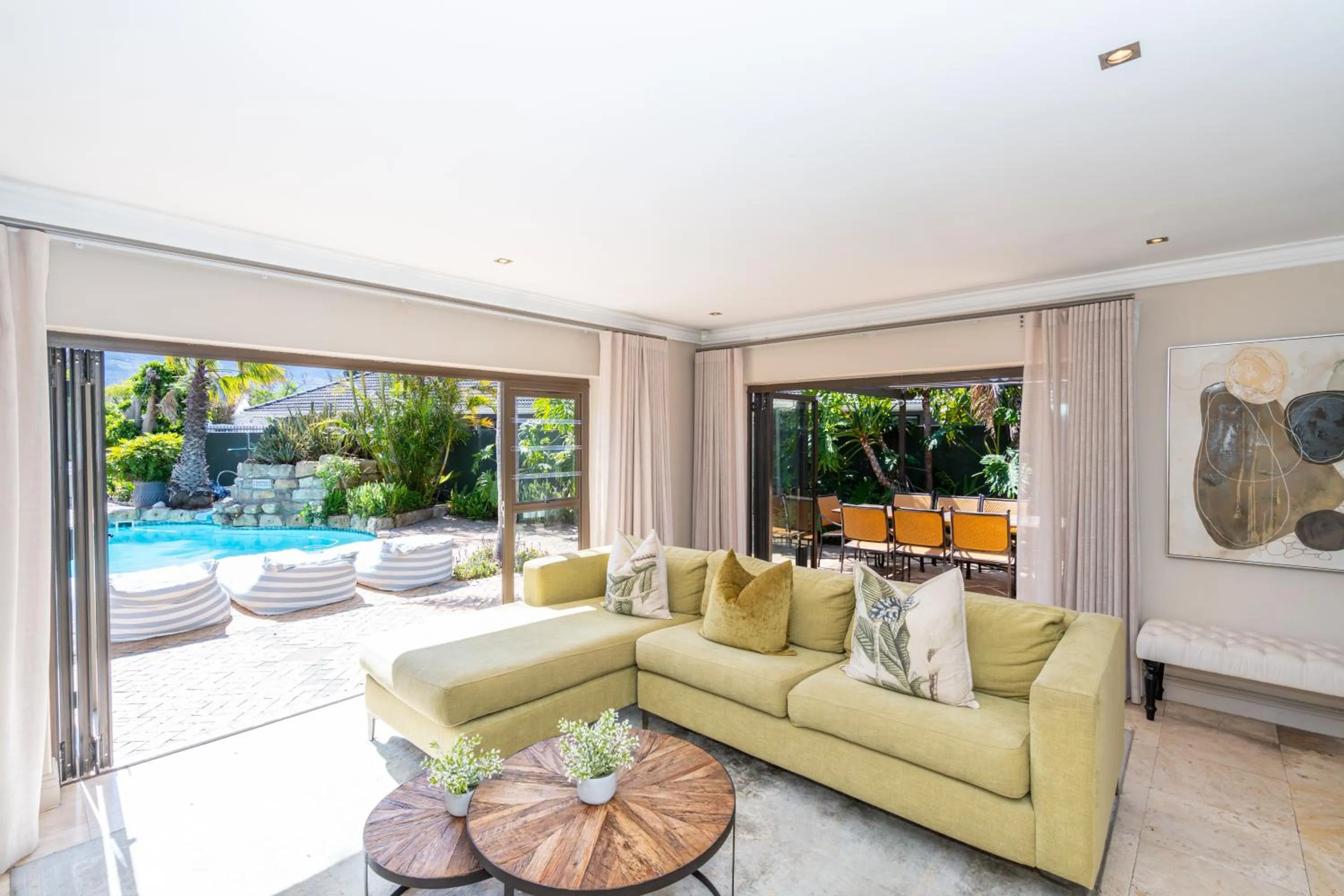 Living room in 2 On Lismore Guesthouse