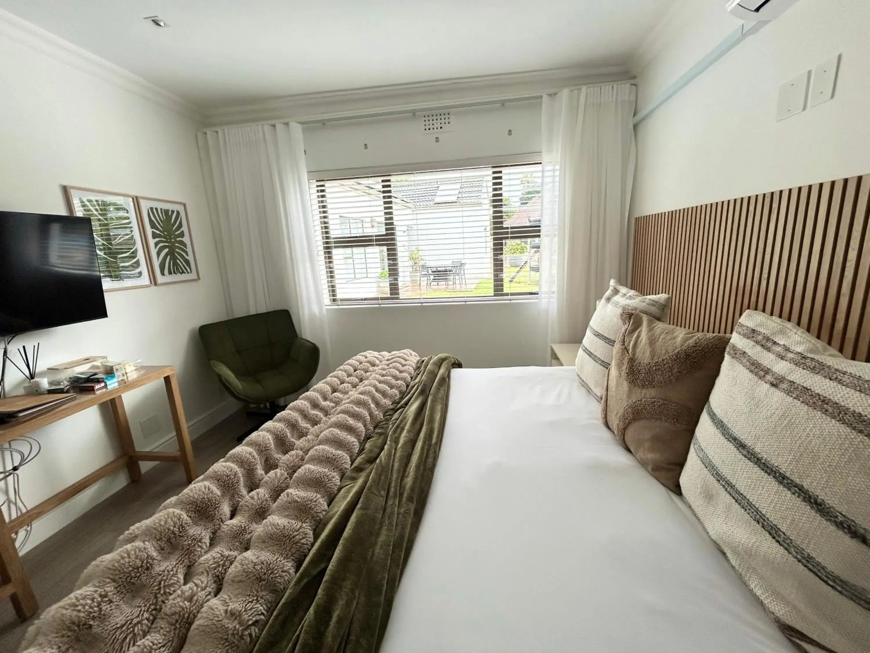 Two-Bedroom Apartment with Garden View in 2 On Lismore Guesthouse Two-Bedroom Apartment with Garden View in 2 On Lismore Guesthouse