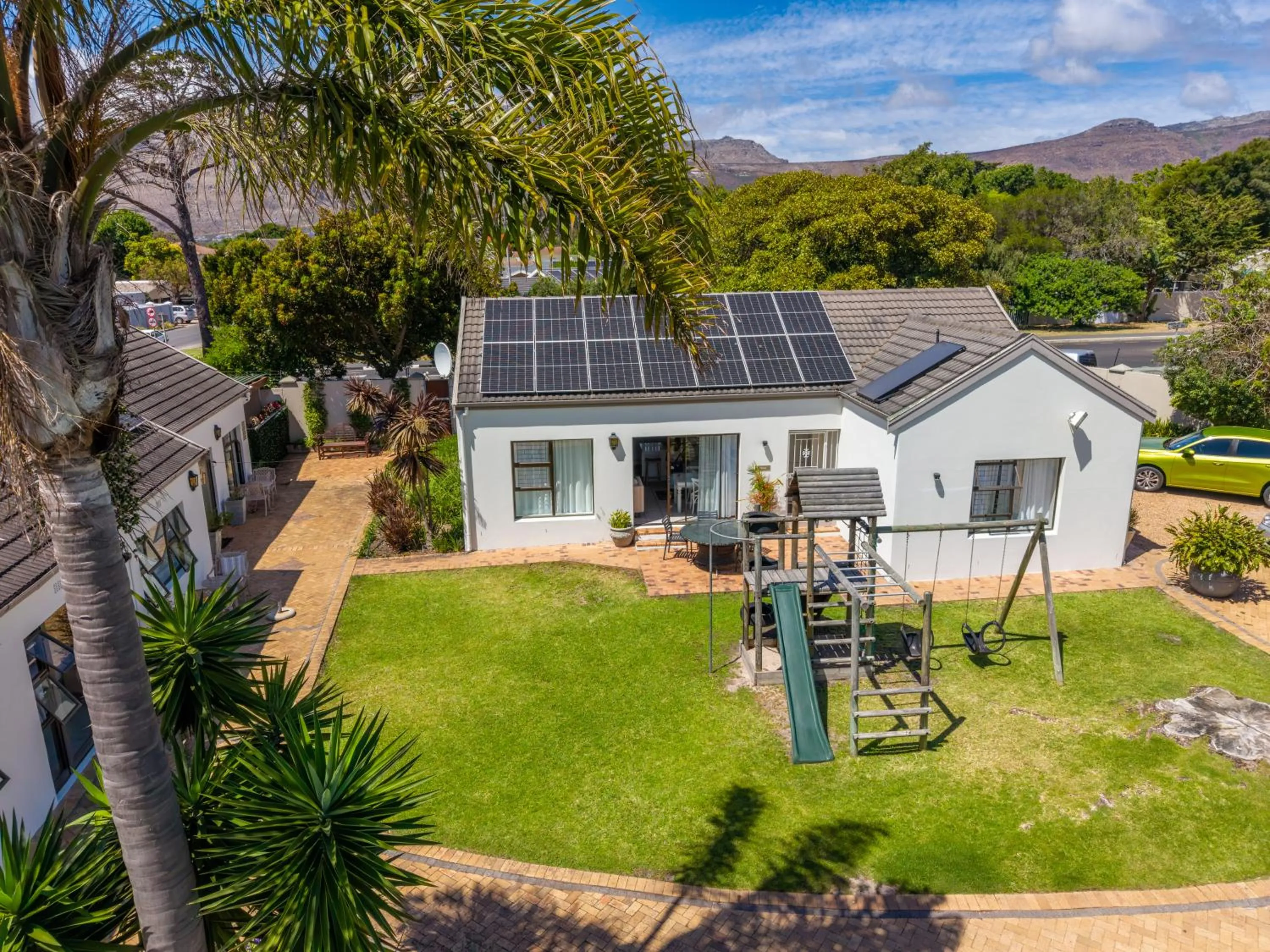 Property building in 2 On Lismore Guesthouse