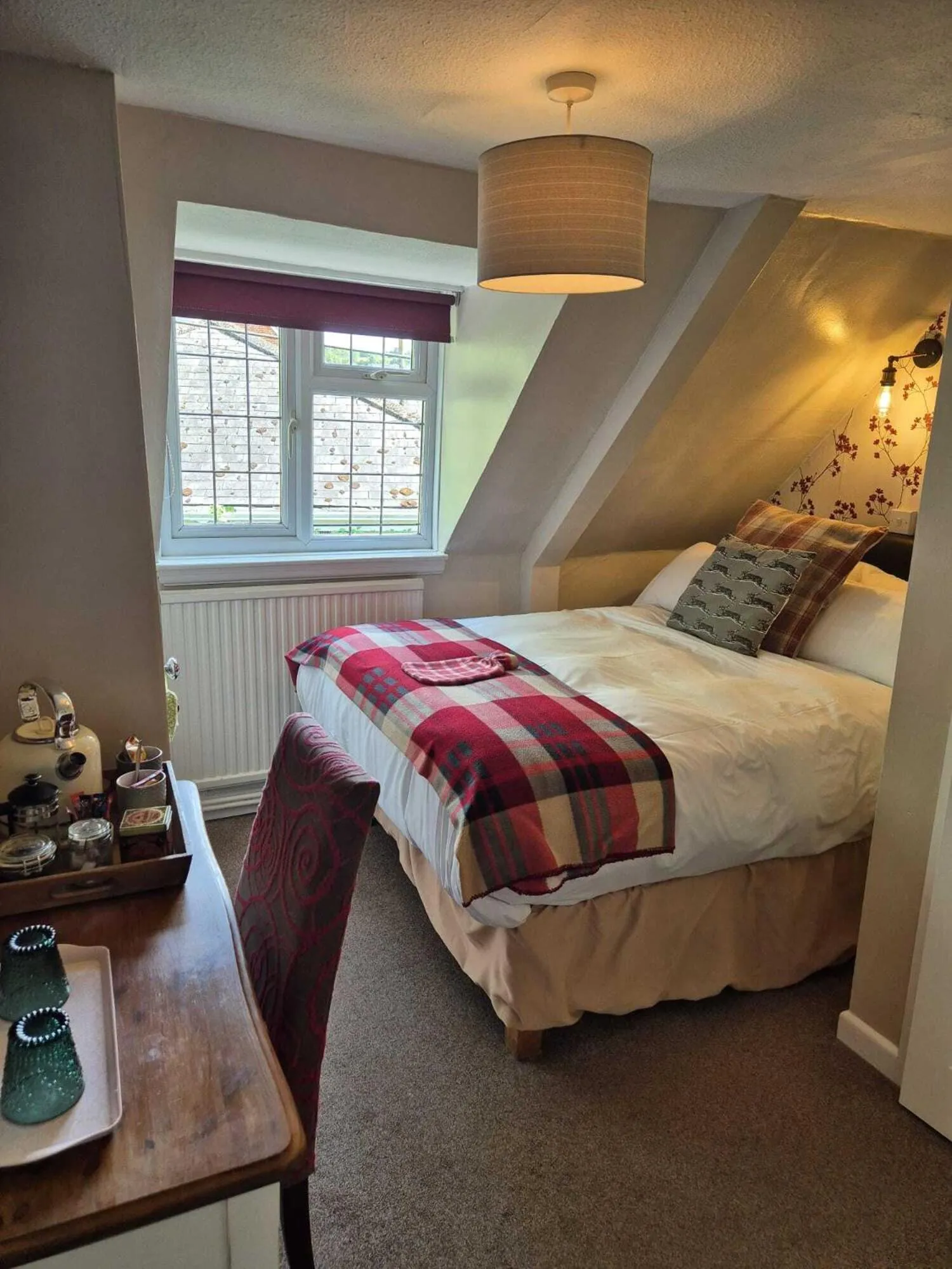 Bedroom, Bed in The Three Cups Inn