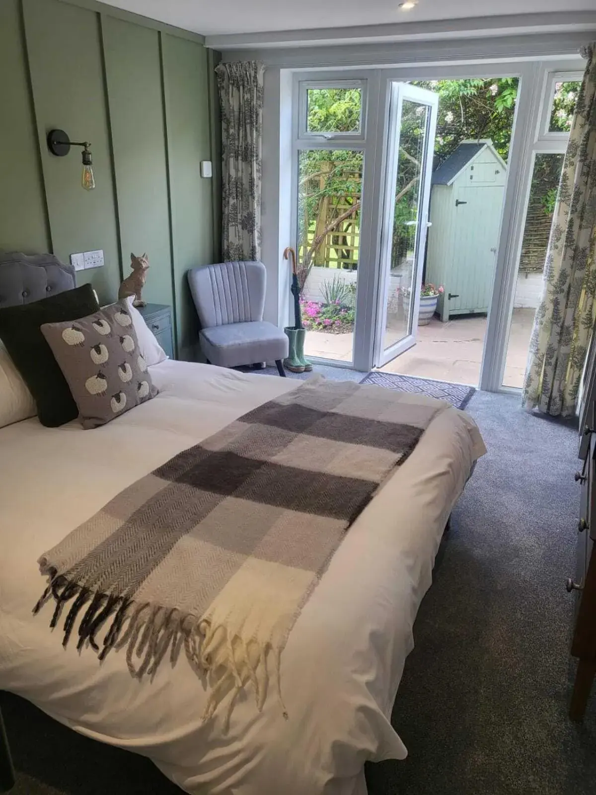 Bedroom, Bed in The Three Cups Inn Bedroom, Bed in The Three Cups Inn