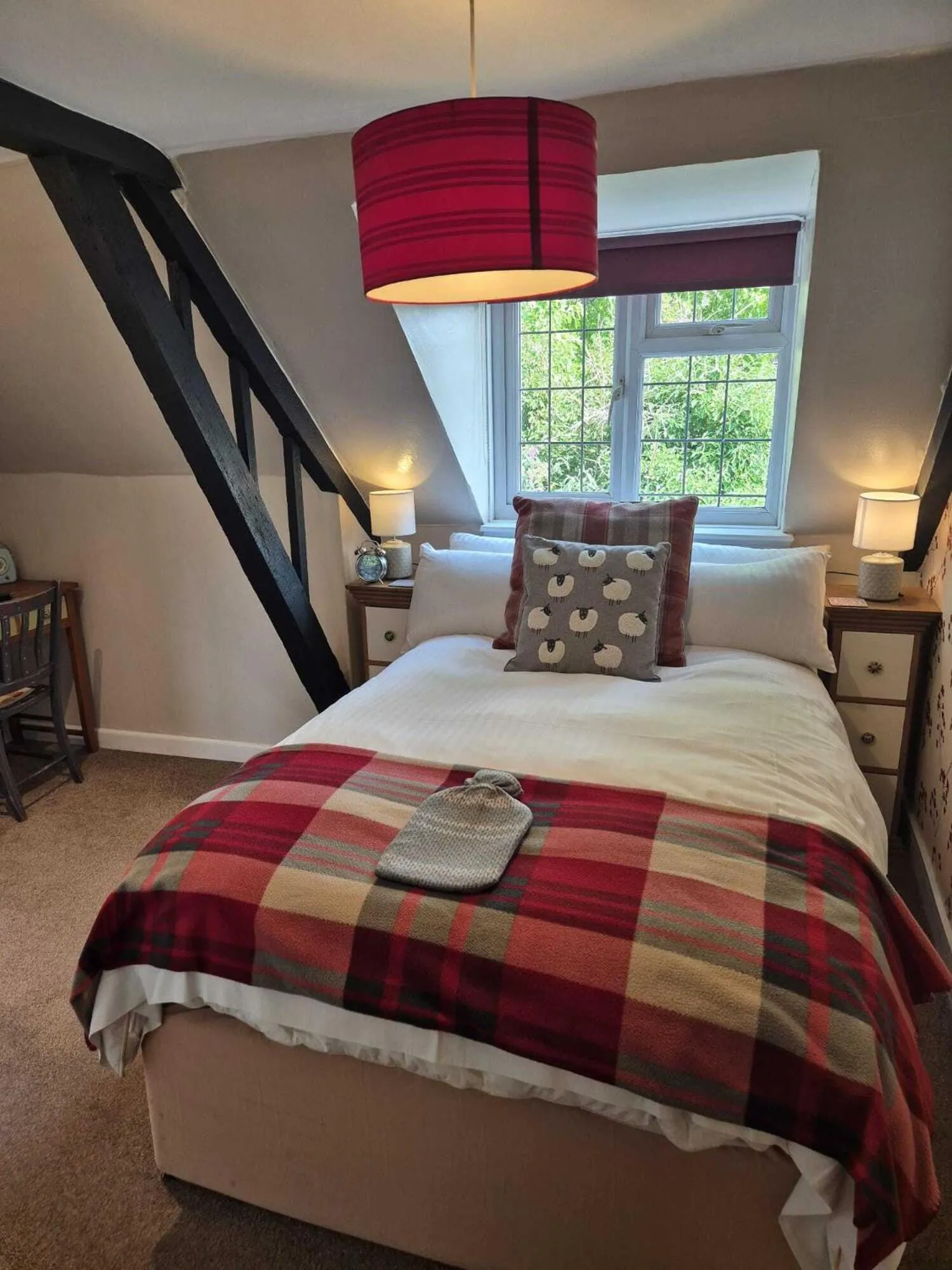 Bedroom, Bed in The Three Cups Inn