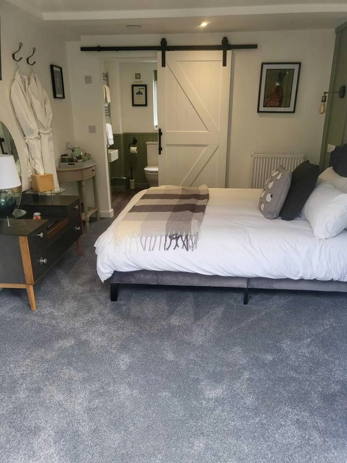 Bedroom, Bed in The Three Cups Inn