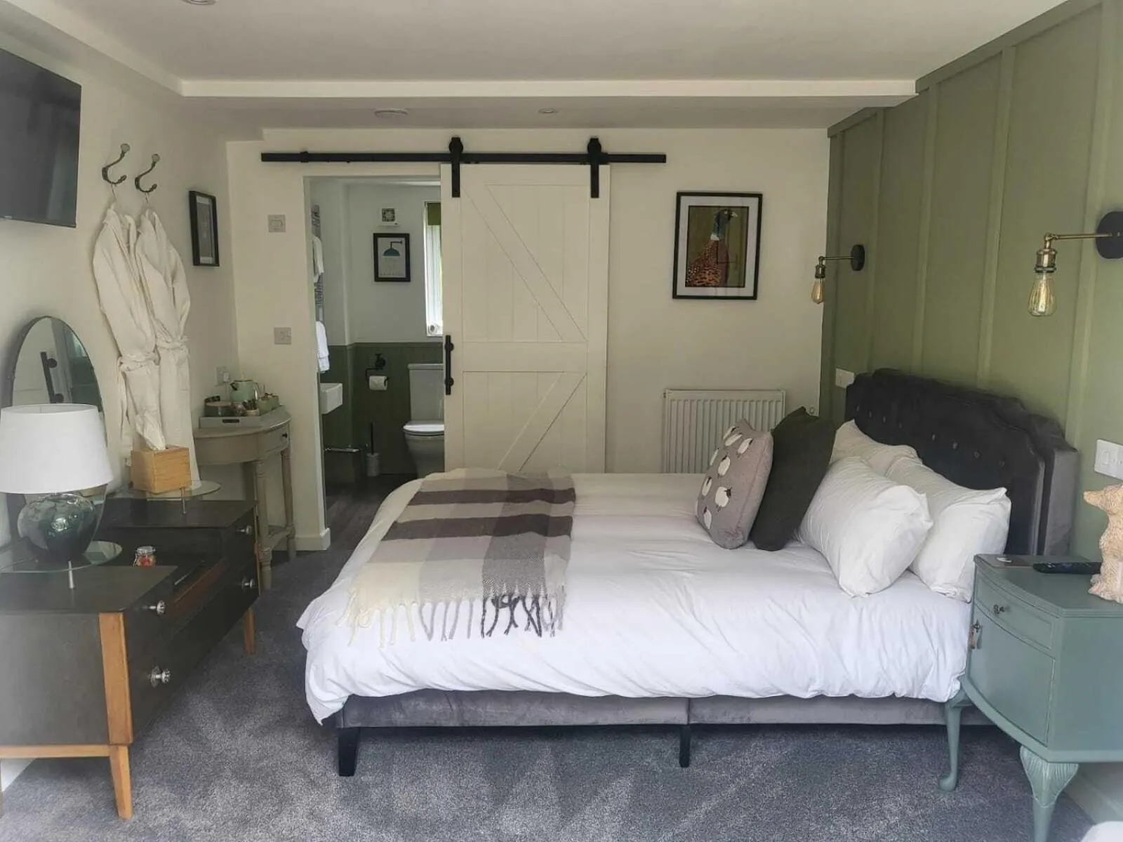 Bedroom, Bed in The Three Cups Inn