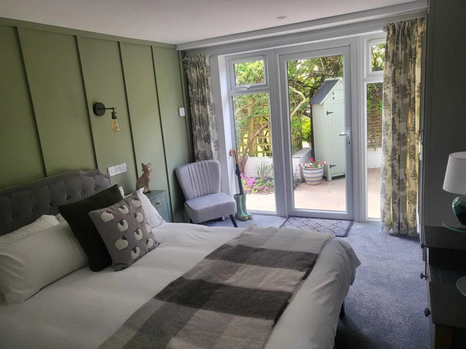 Bedroom, Bed in The Three Cups Inn