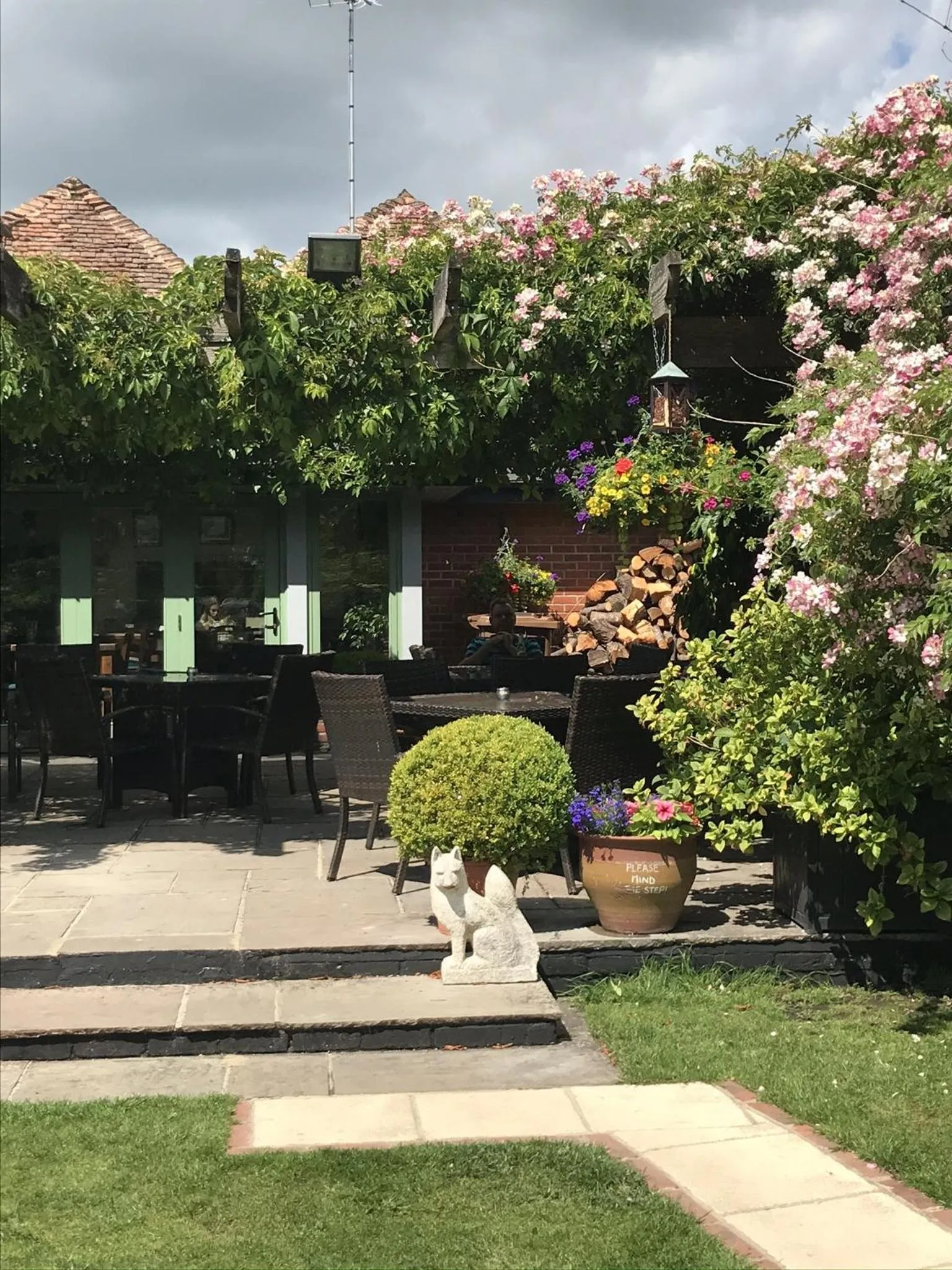 Garden in The Three Cups Inn