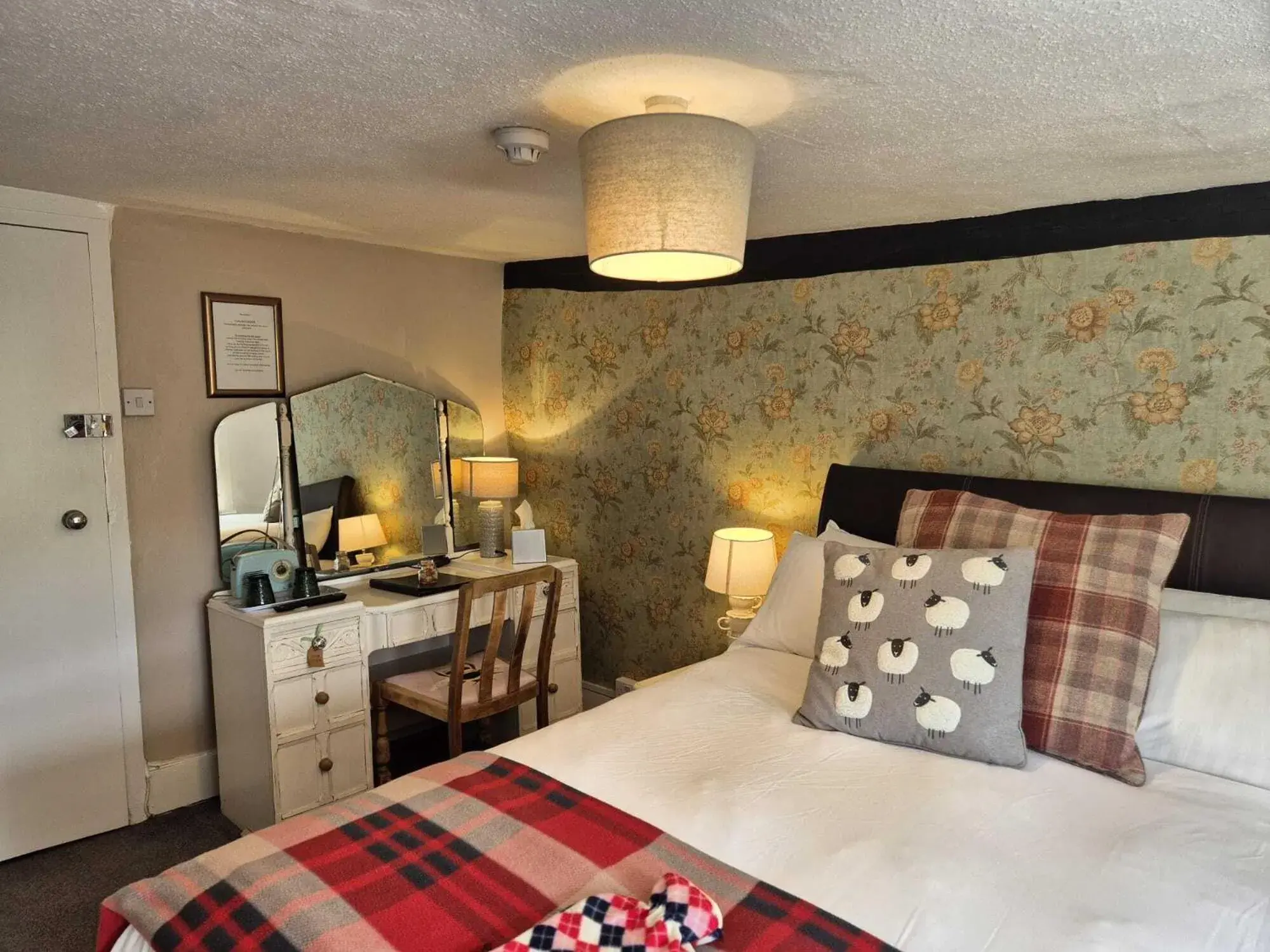 Bedroom, Bed in The Three Cups Inn Bedroom, Bed in The Three Cups Inn