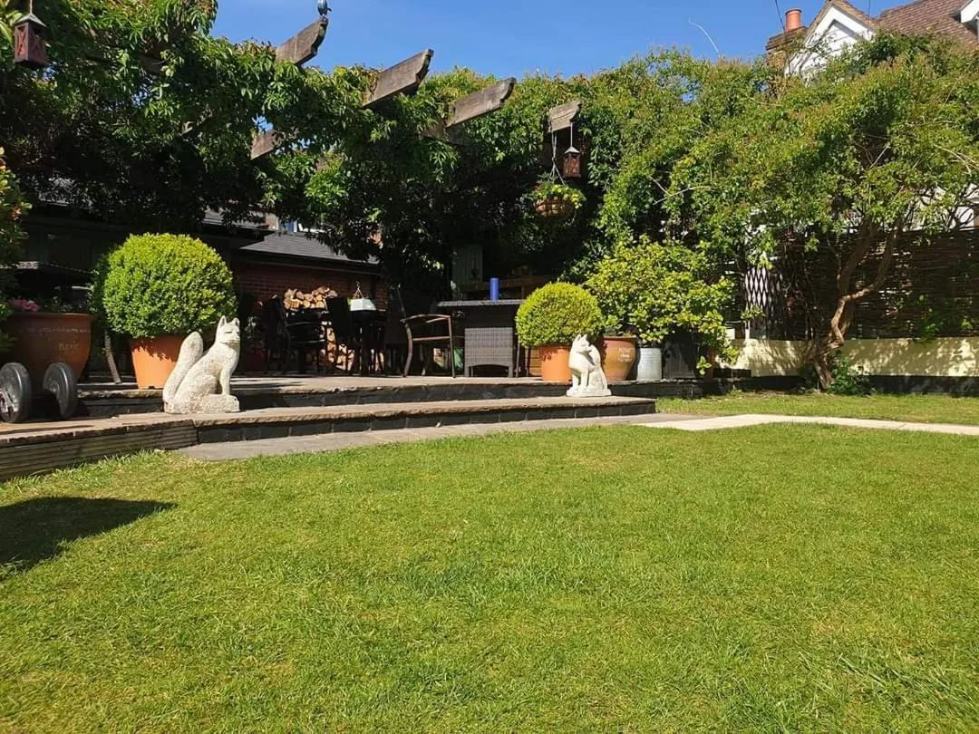 Garden in The Three Cups Inn