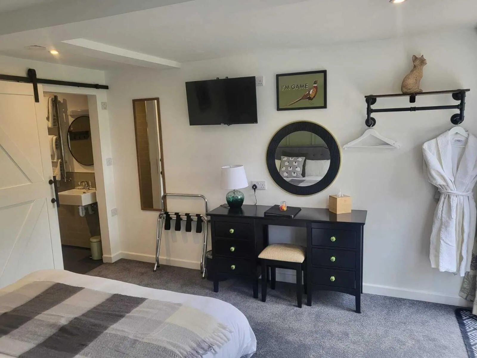 Bedroom, Bed in The Three Cups Inn