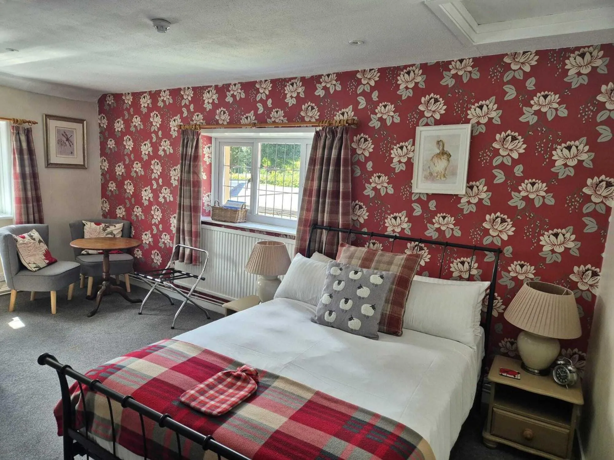 Bedroom, Bed in The Three Cups Inn