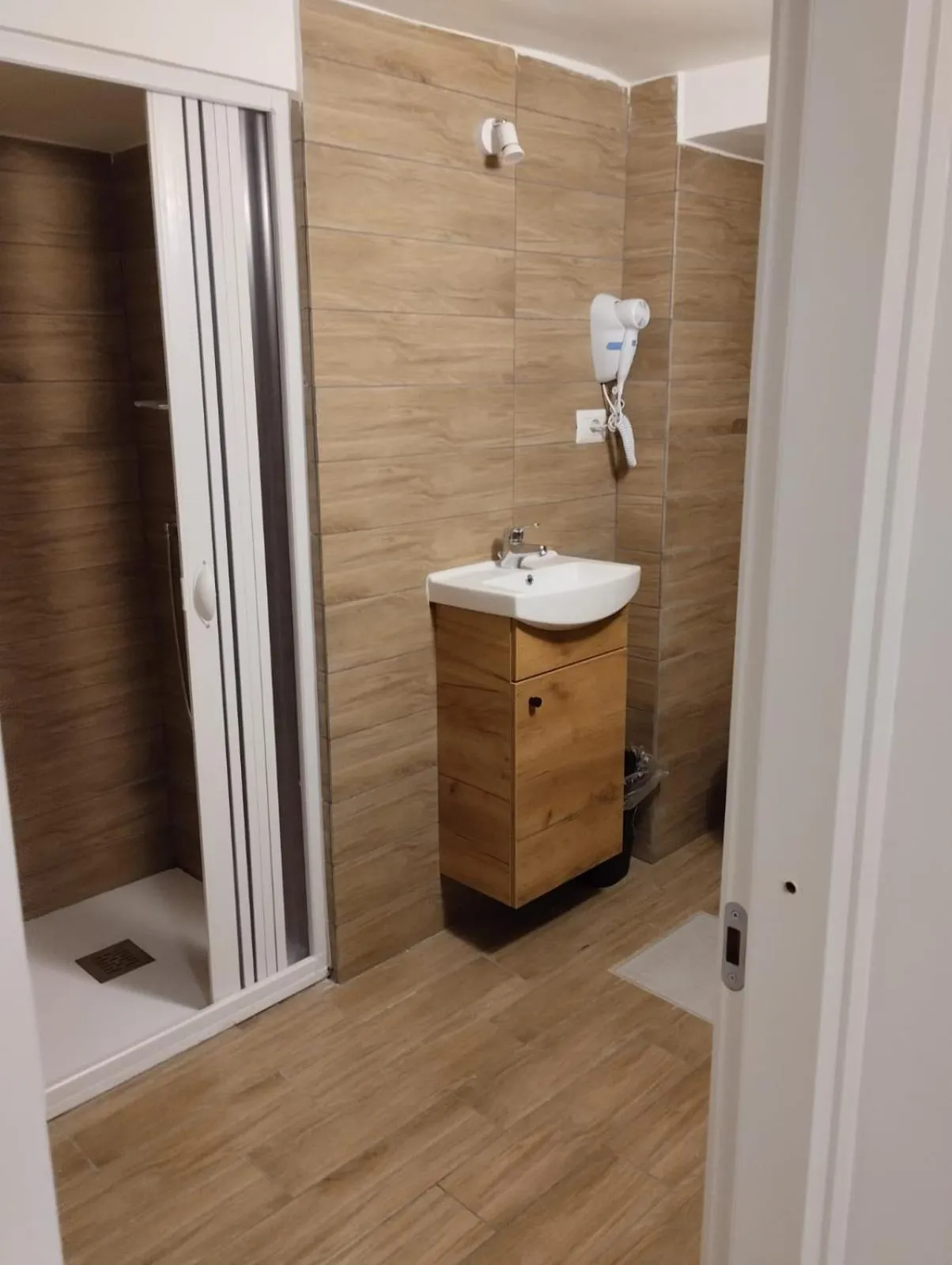 Shower in Amedeo Square