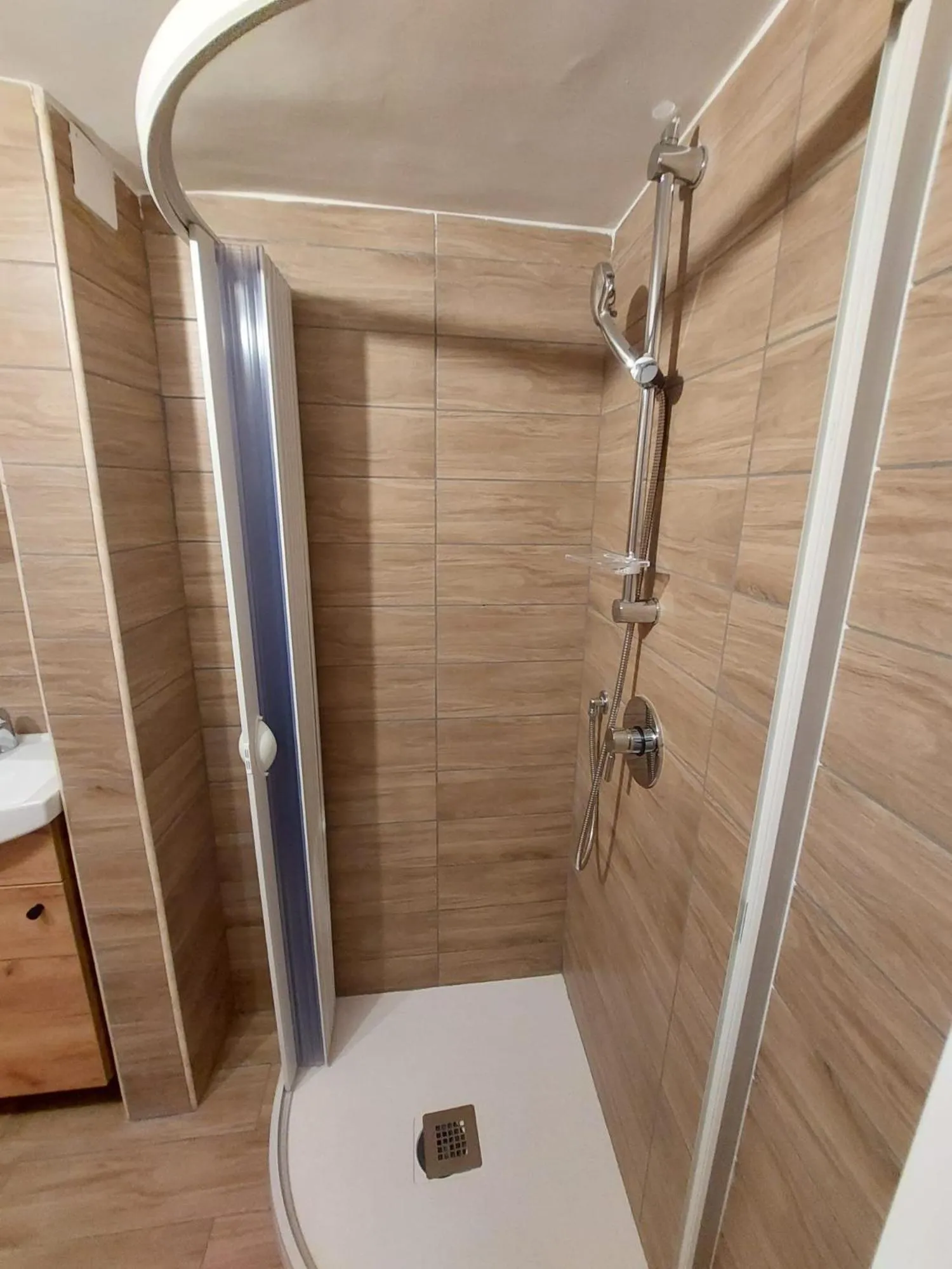 Shower in Amedeo Square