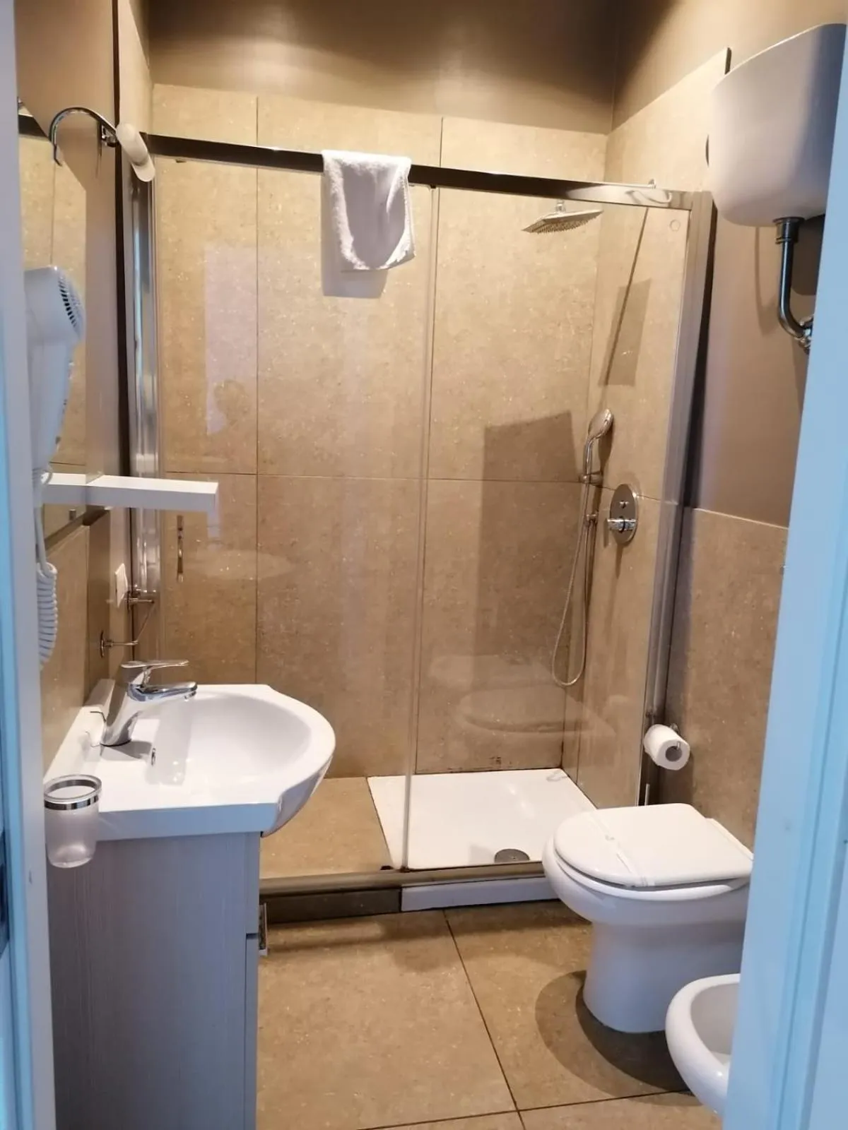 Shower in Amedeo Square