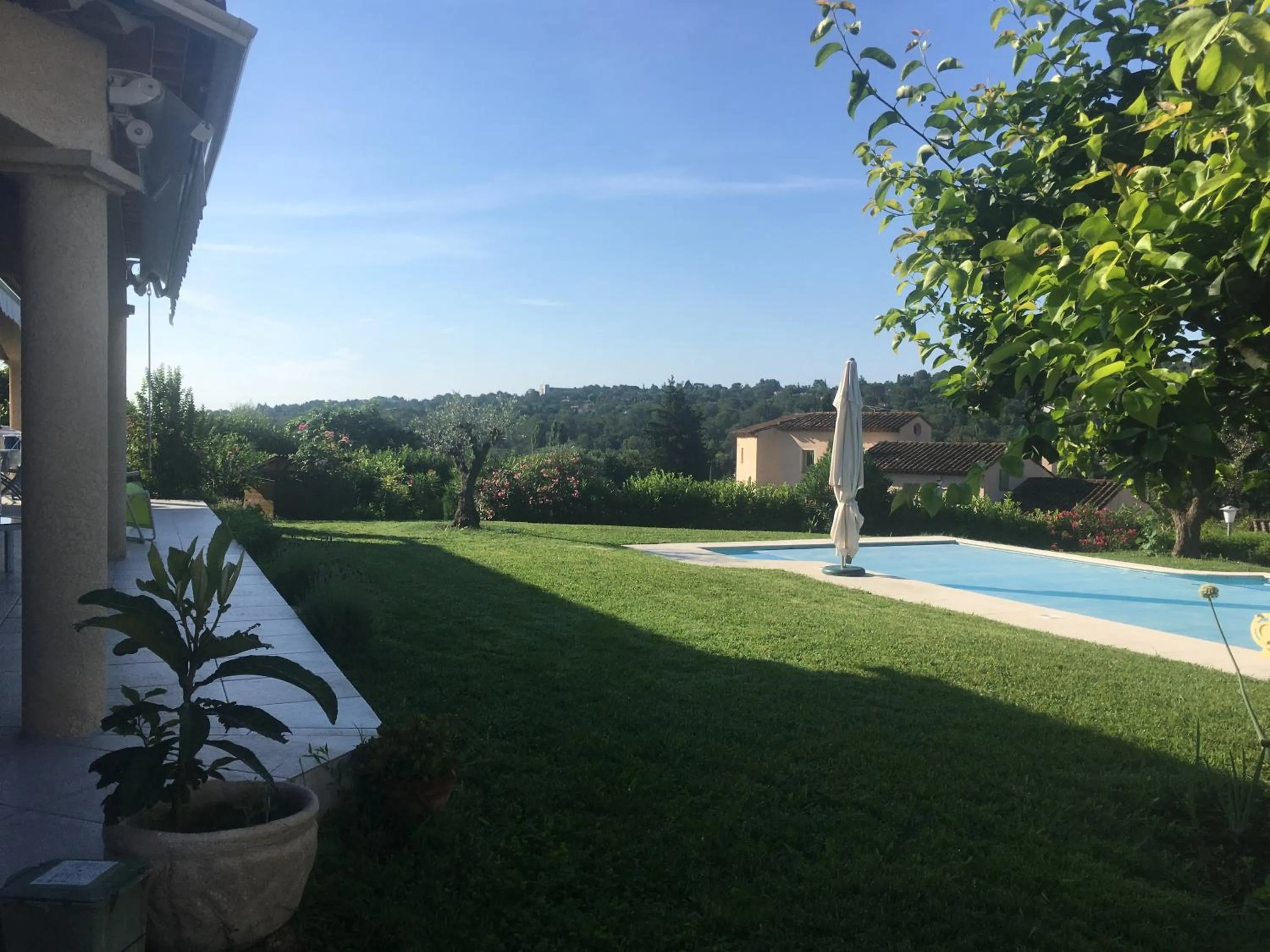 Garden view in Bed & Breakfast Les LILLAS