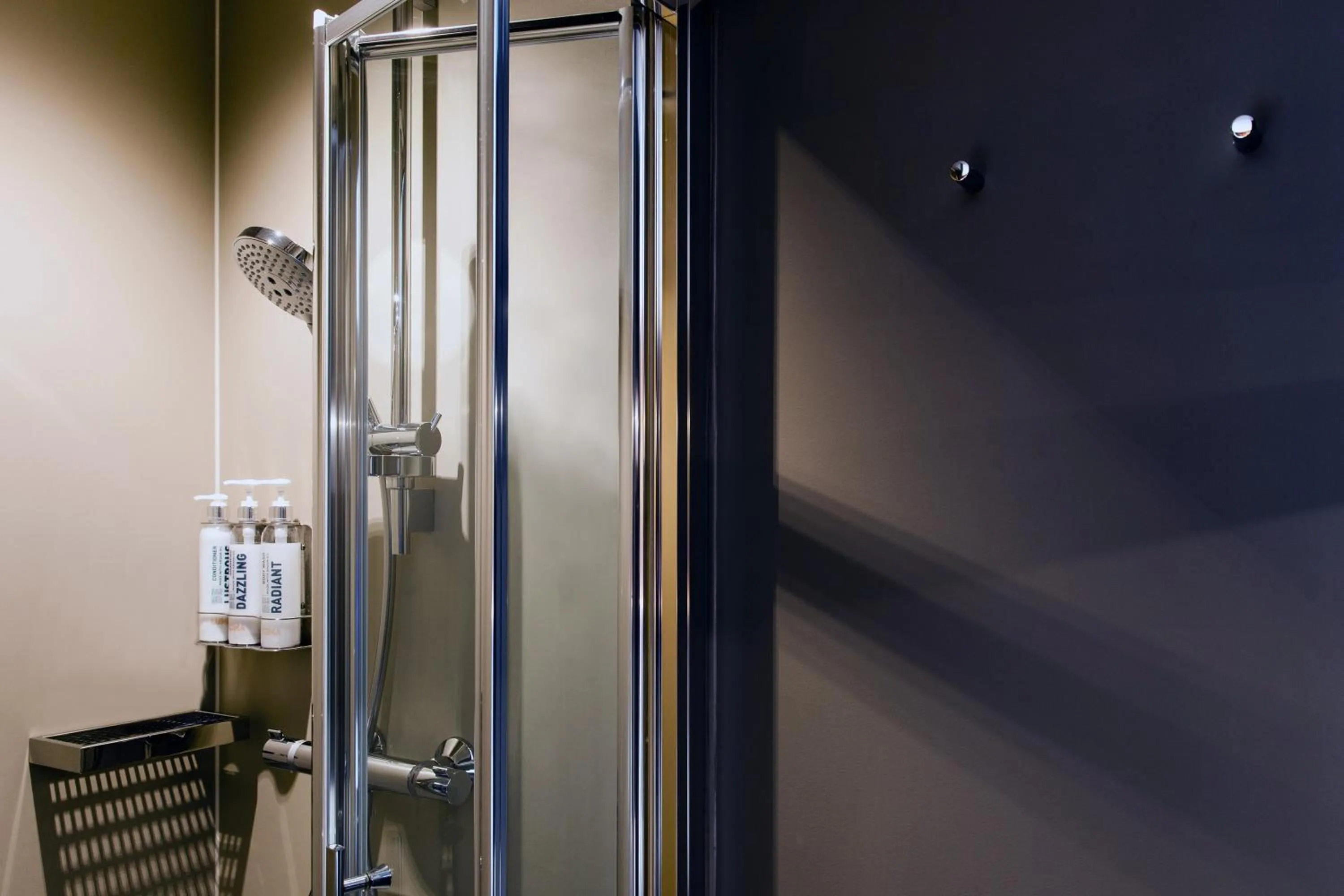 Shower in Heeton Concept Hotel – Luma Hammersmith