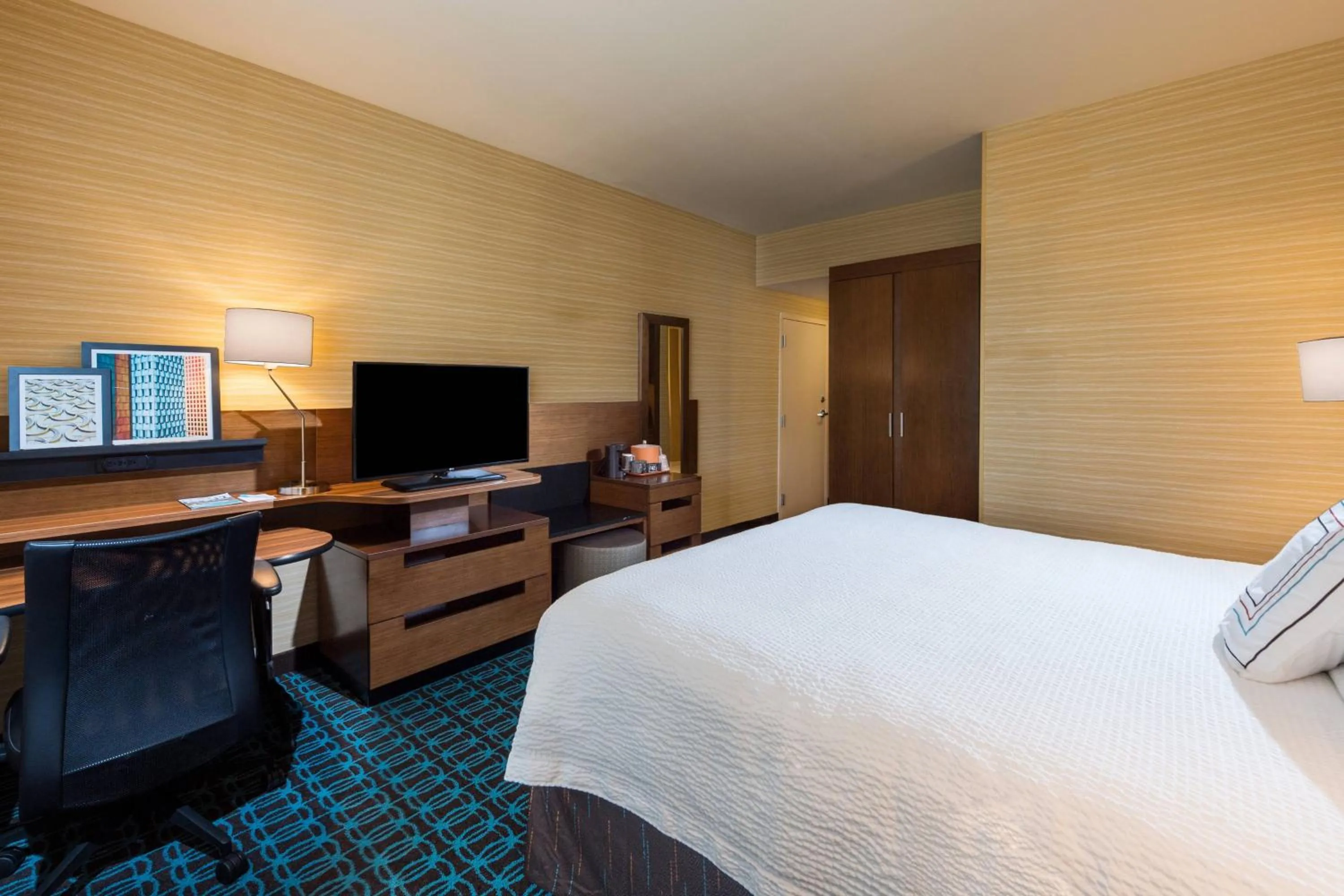 Photo of the whole room, Bed in Fairfield Inn & Suites by Marriott Corpus Christi Aransas Pass