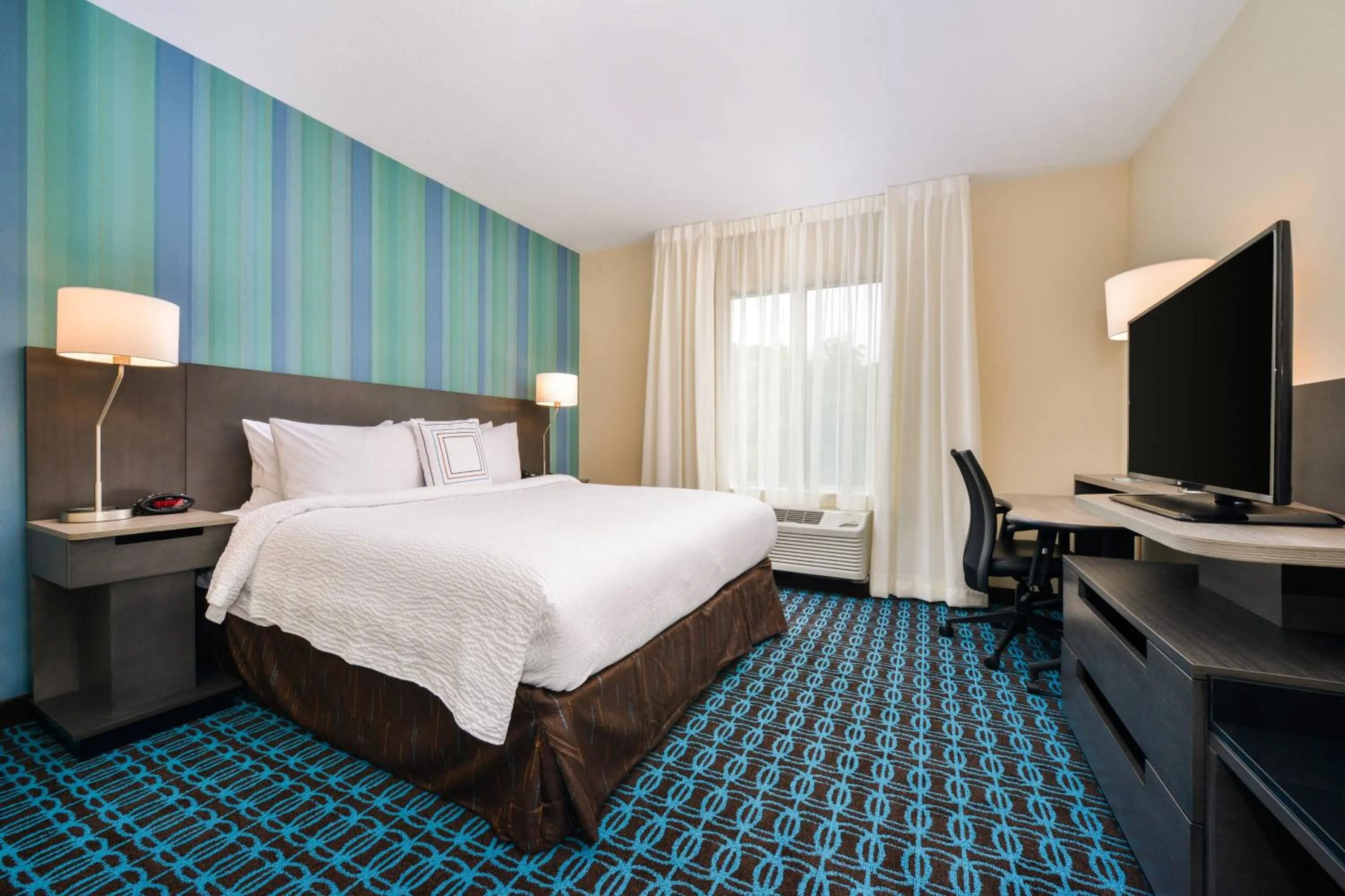 Photo of the whole room, Bed in Fairfield Inn & Suites by Marriott Raleigh Cary