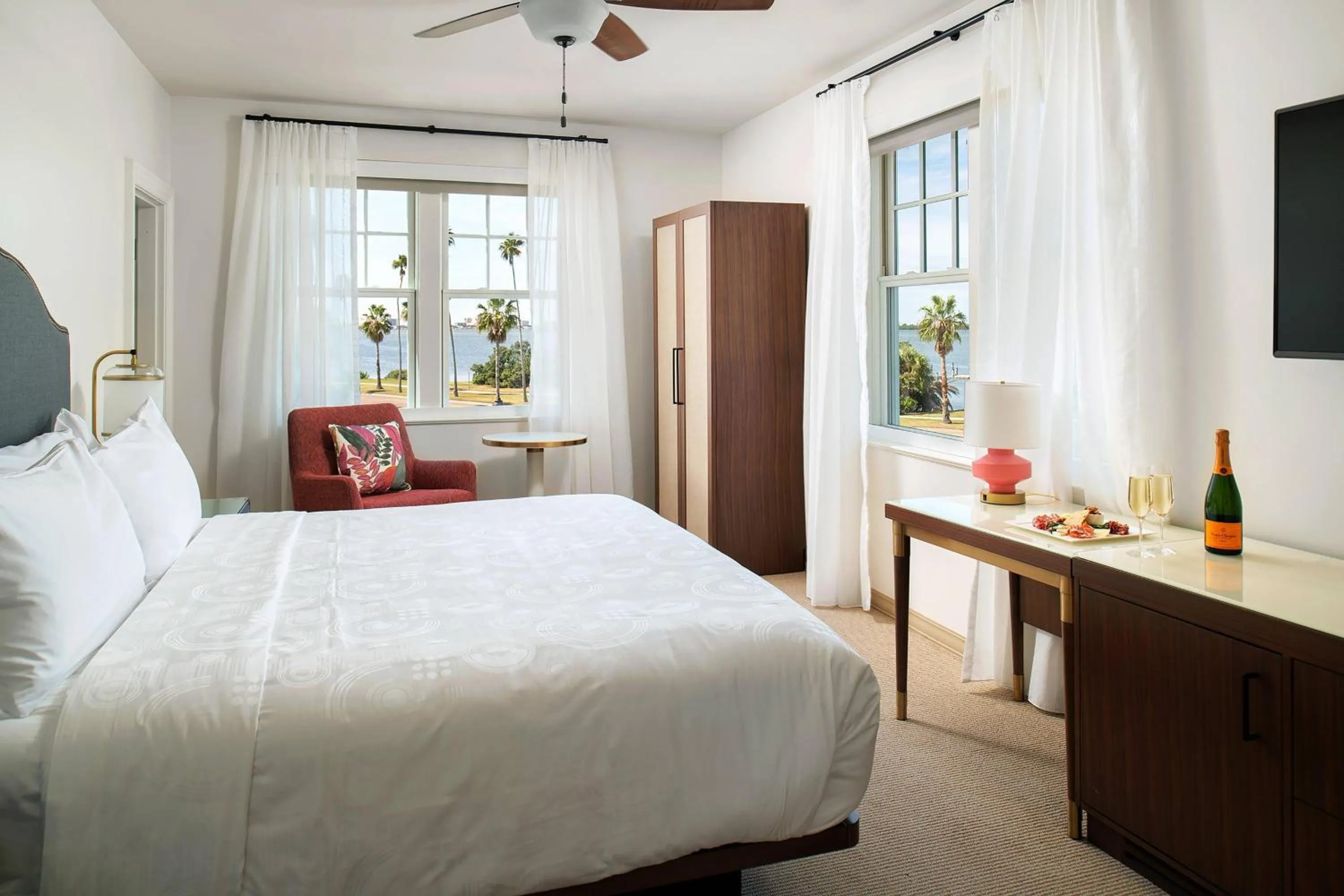 Bedroom, Bed in Fenway Hotel, Autograph Collection