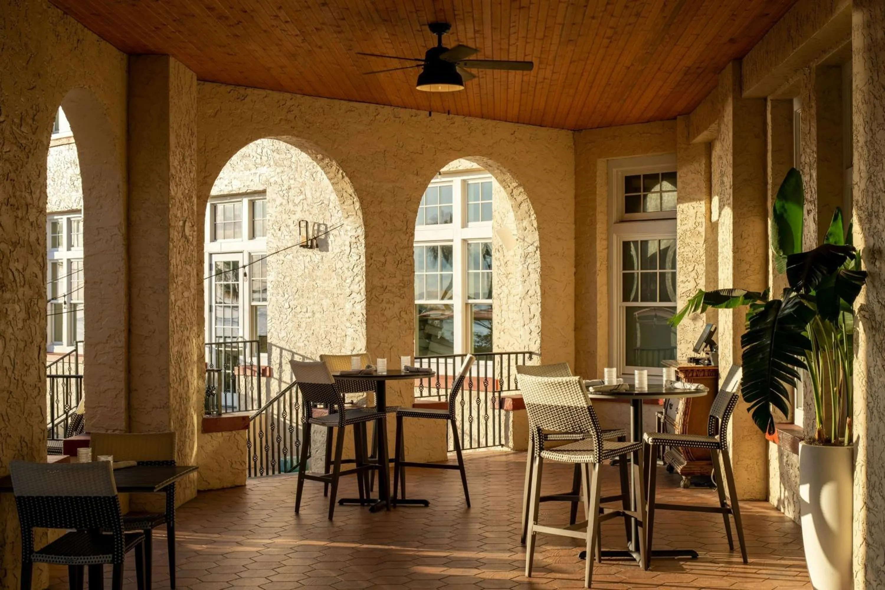 Restaurant/places to eat in Fenway Hotel, Autograph Collection