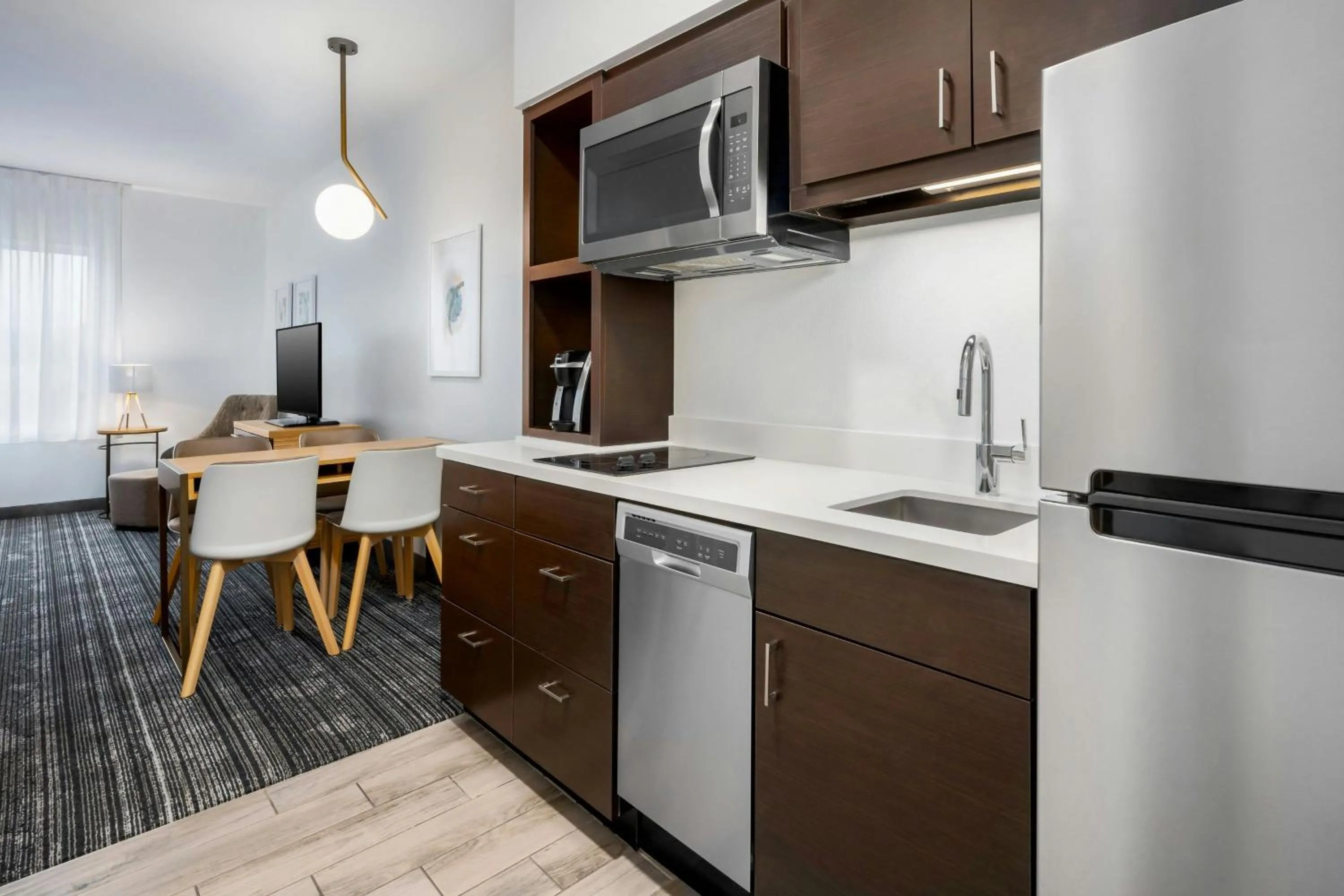 Kitchen or kitchenette in TownePlace Suites Dothan