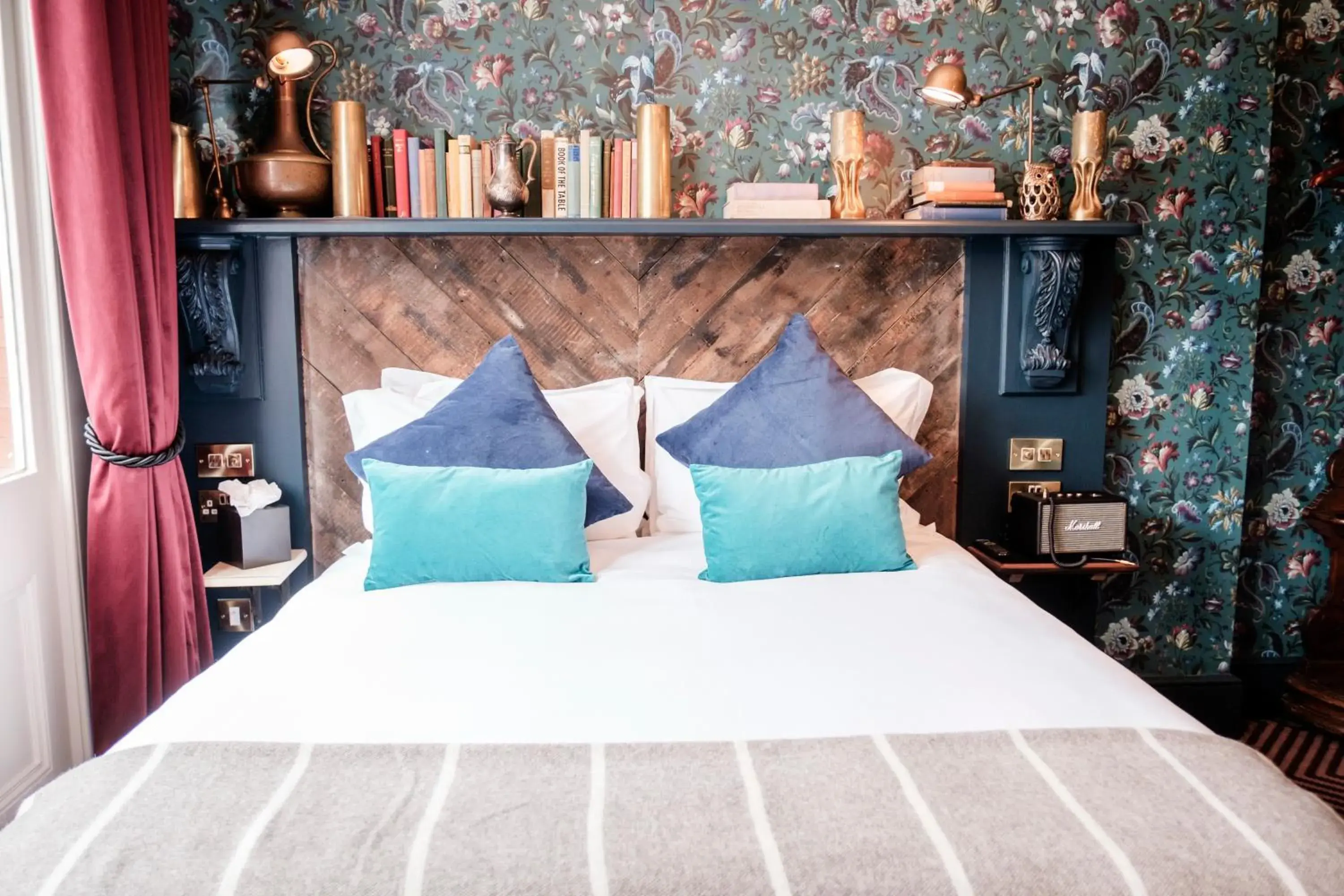 Bed in Half Moon Bed in Half Moon