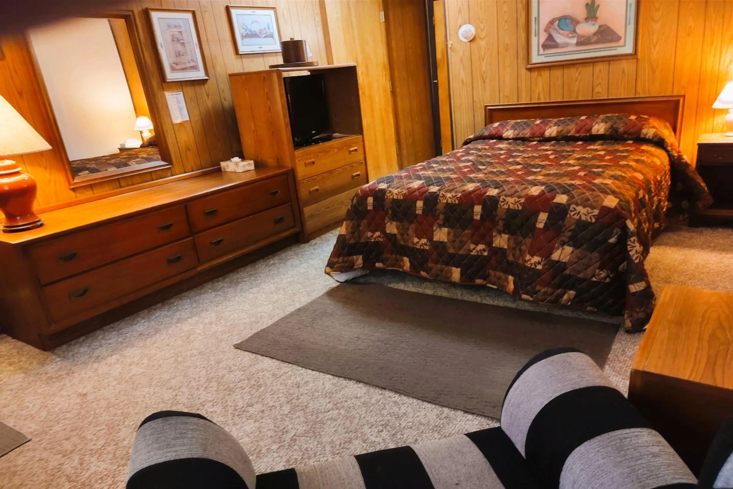 Bedroom, Bed in Love Hotels Voyageur by OYO at International Falls MN