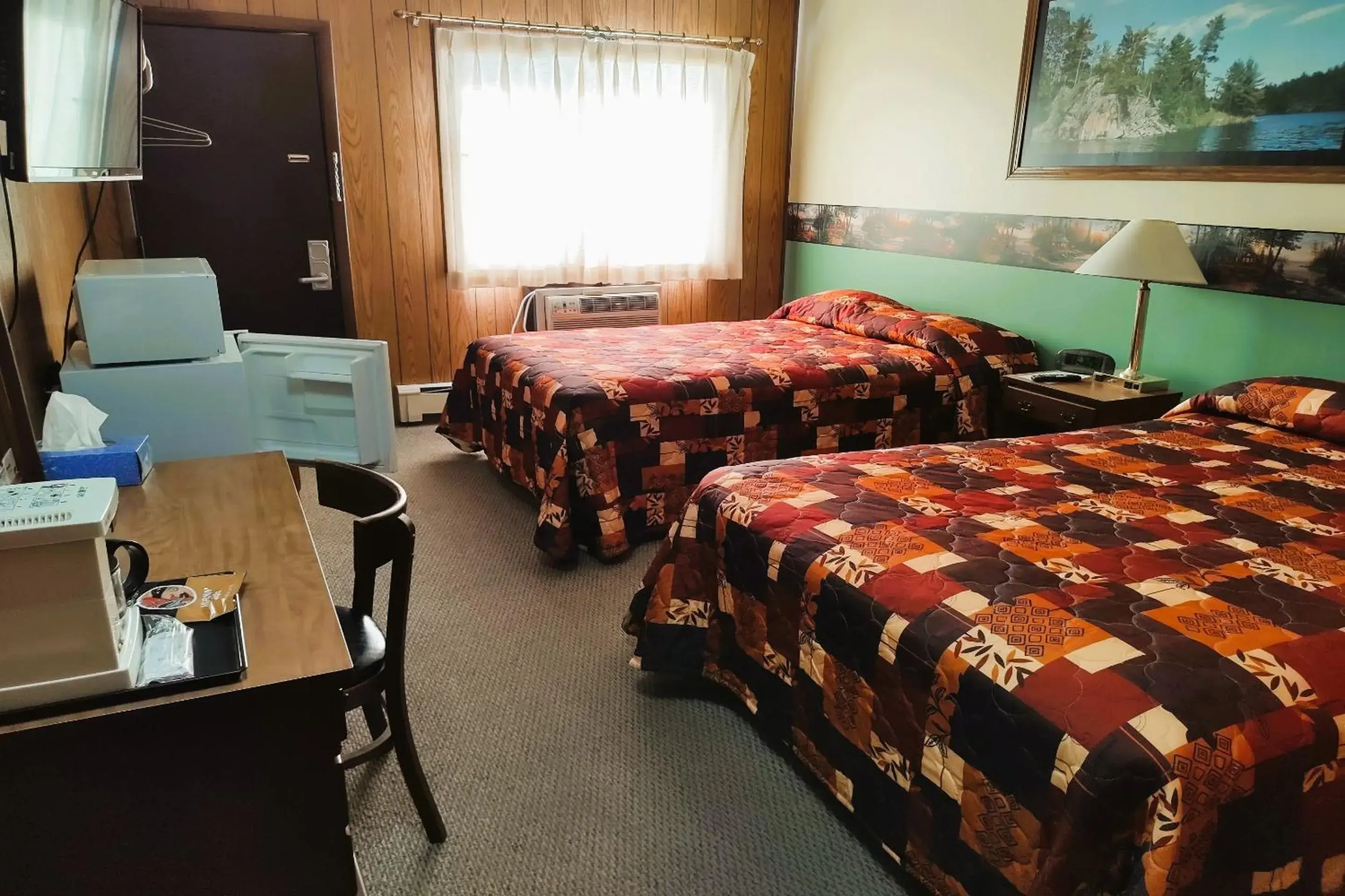 Bedroom, Bed in Love Hotels Voyageur by OYO at International Falls MN Bedroom, Bed in Love Hotels Voyageur by OYO at International Falls MN