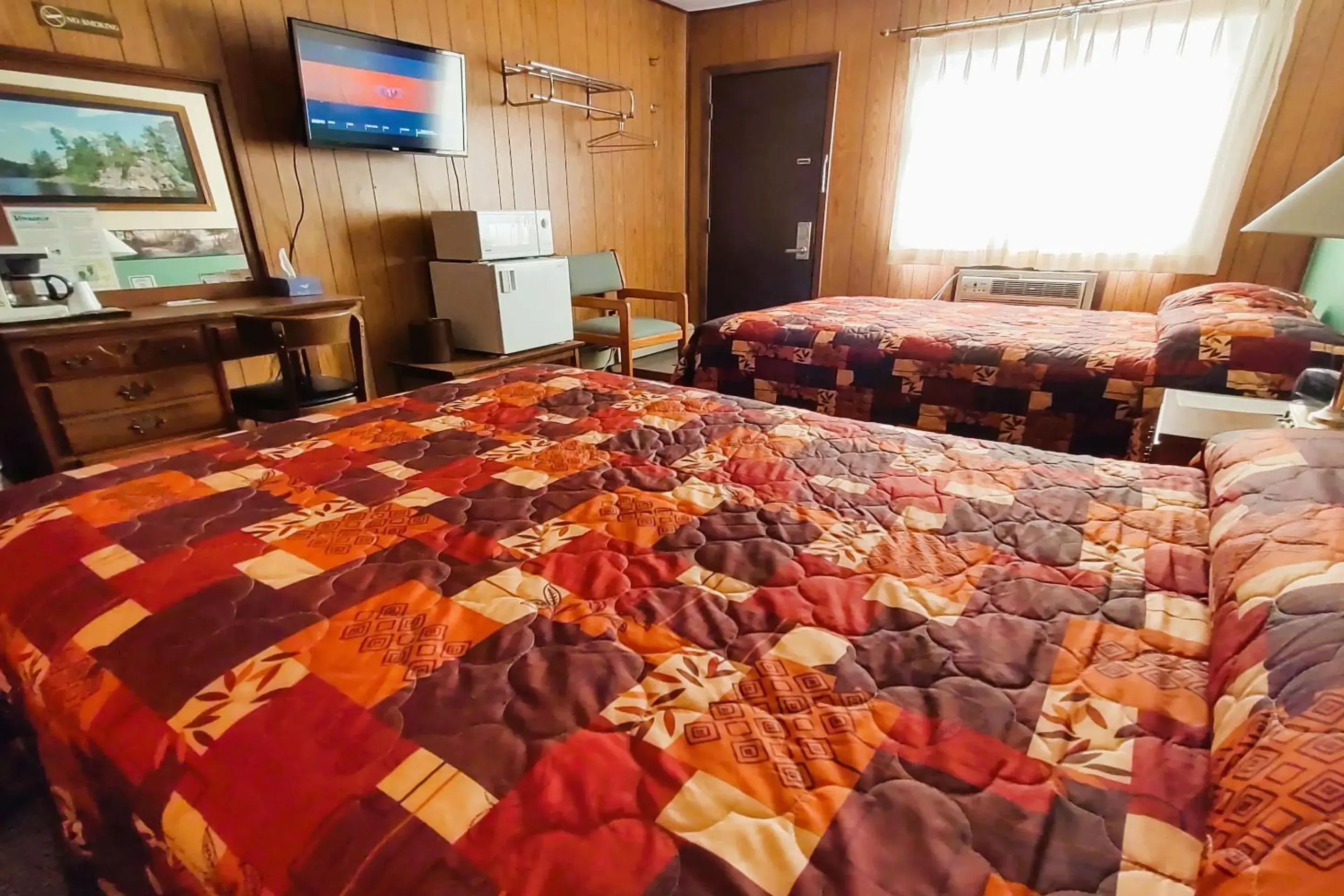 Bedroom, Bed in Love Hotels Voyageur by OYO at International Falls MN Bedroom, Bed in Love Hotels Voyageur by OYO at International Falls MN