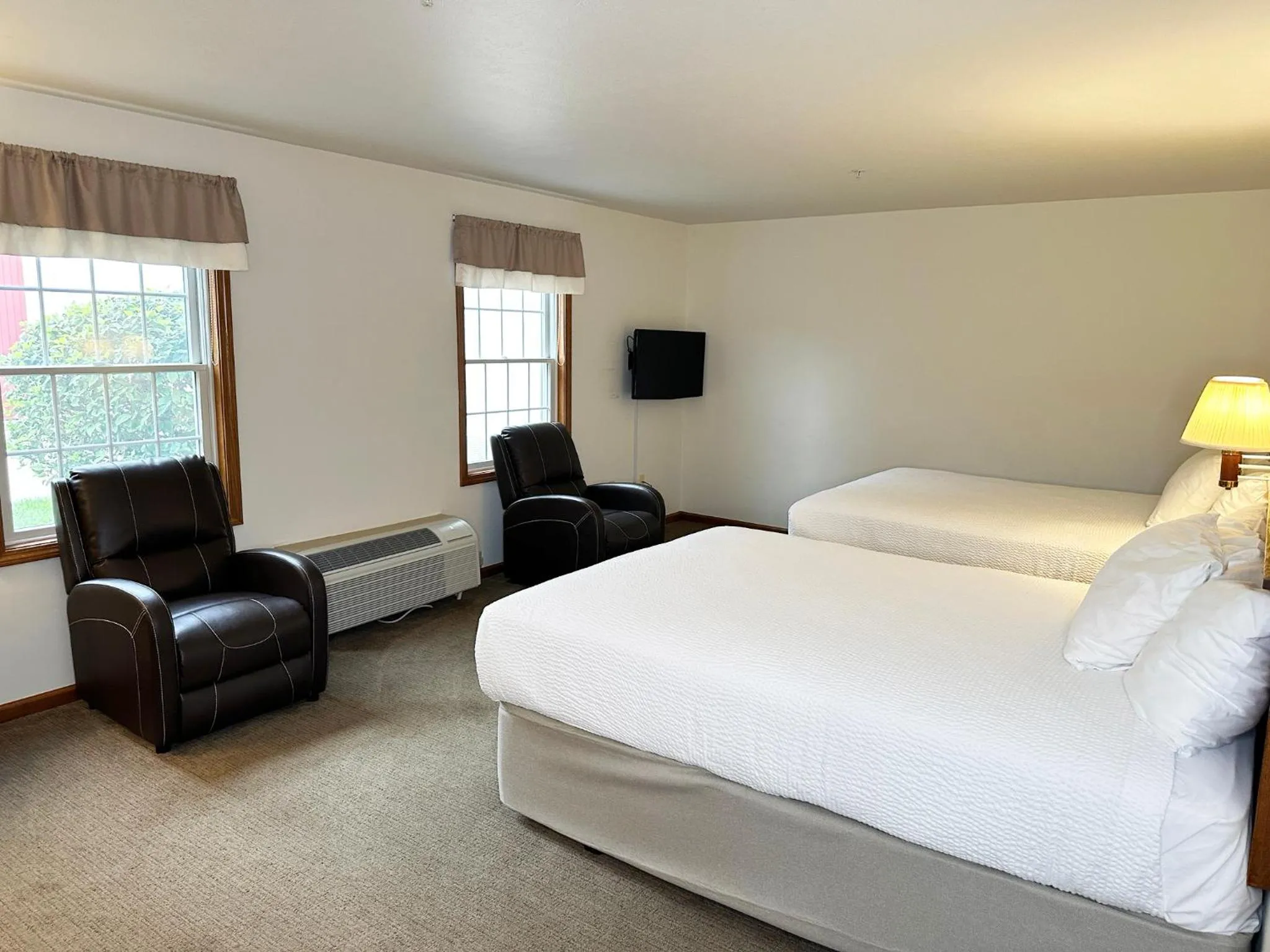 Bed in Farmstead Inn and Conference Center